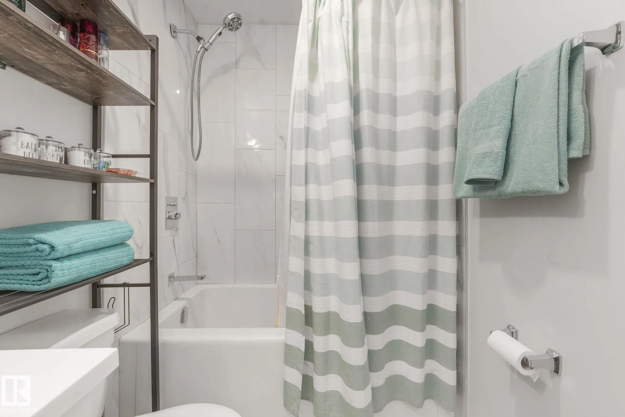 121 VILLAGE ON THE GREEN Green