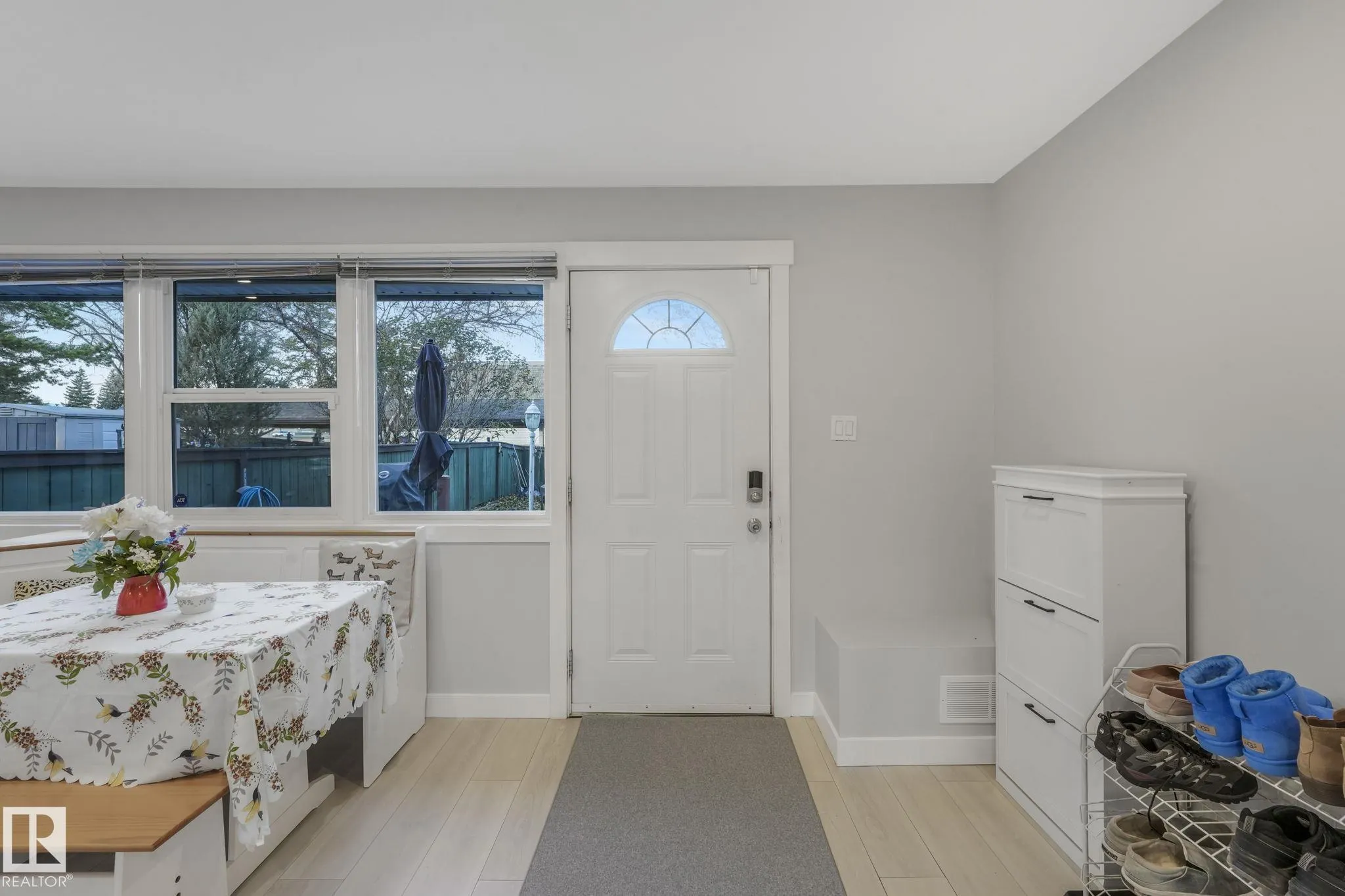 121 VILLAGE ON THE GREEN Green