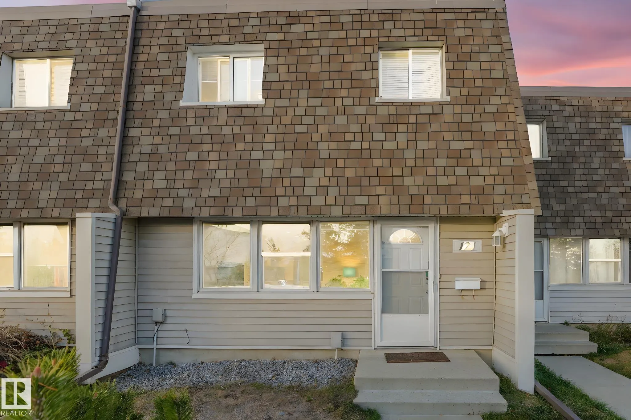 121 VILLAGE ON THE GREEN Green