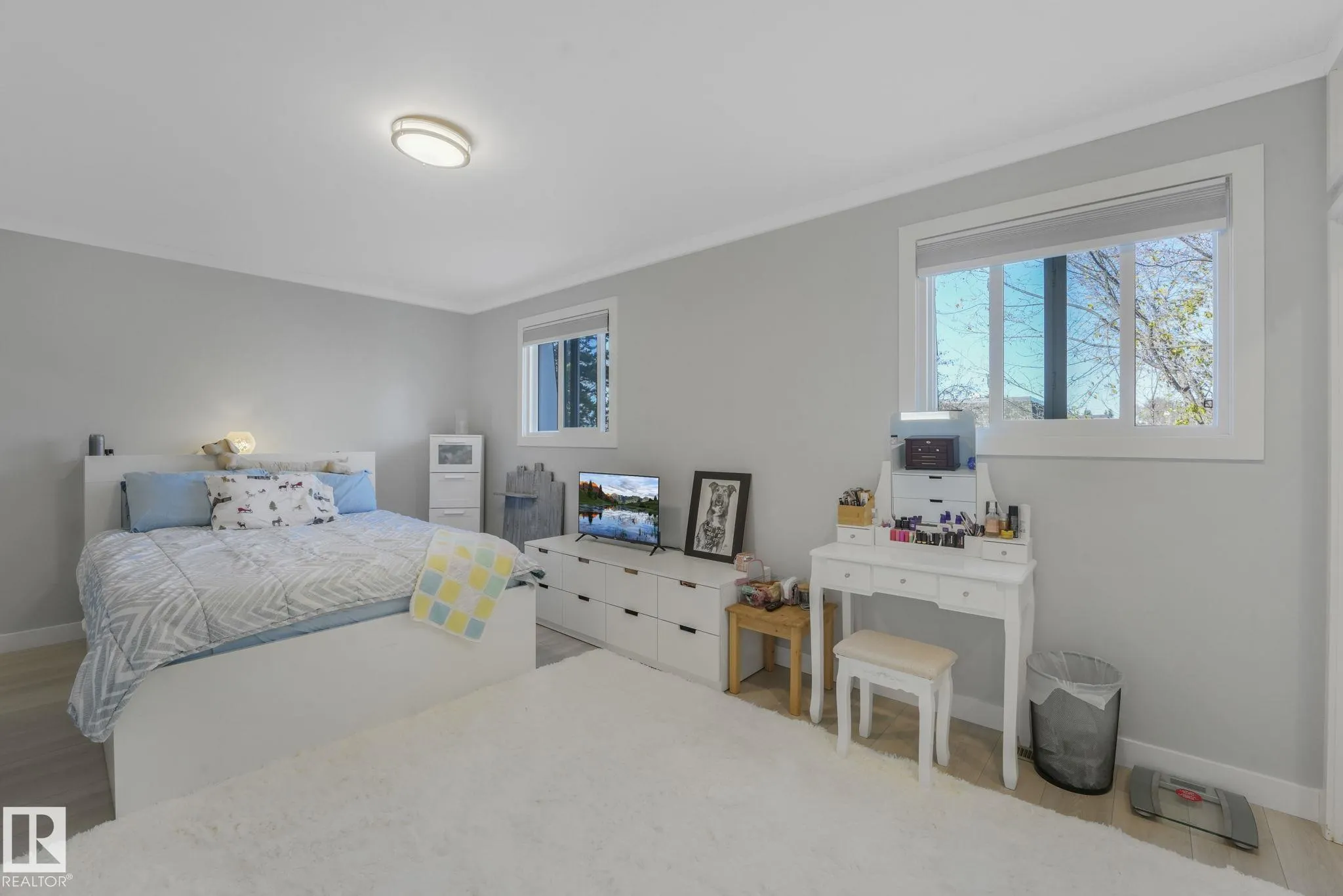 121 VILLAGE ON THE GREEN Green