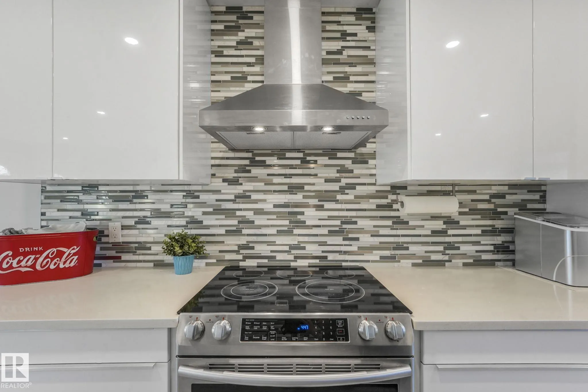 121 VILLAGE ON THE GREEN Green