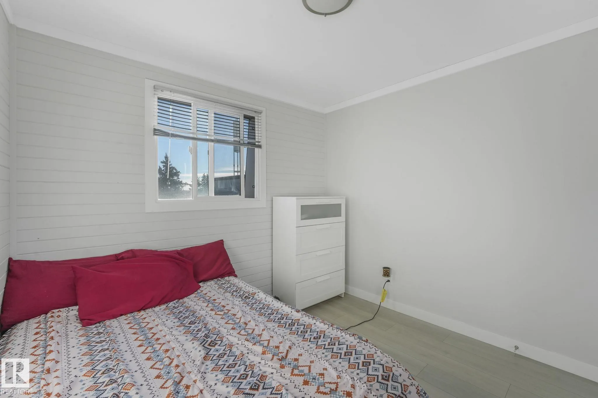 121 VILLAGE ON THE GREEN Green