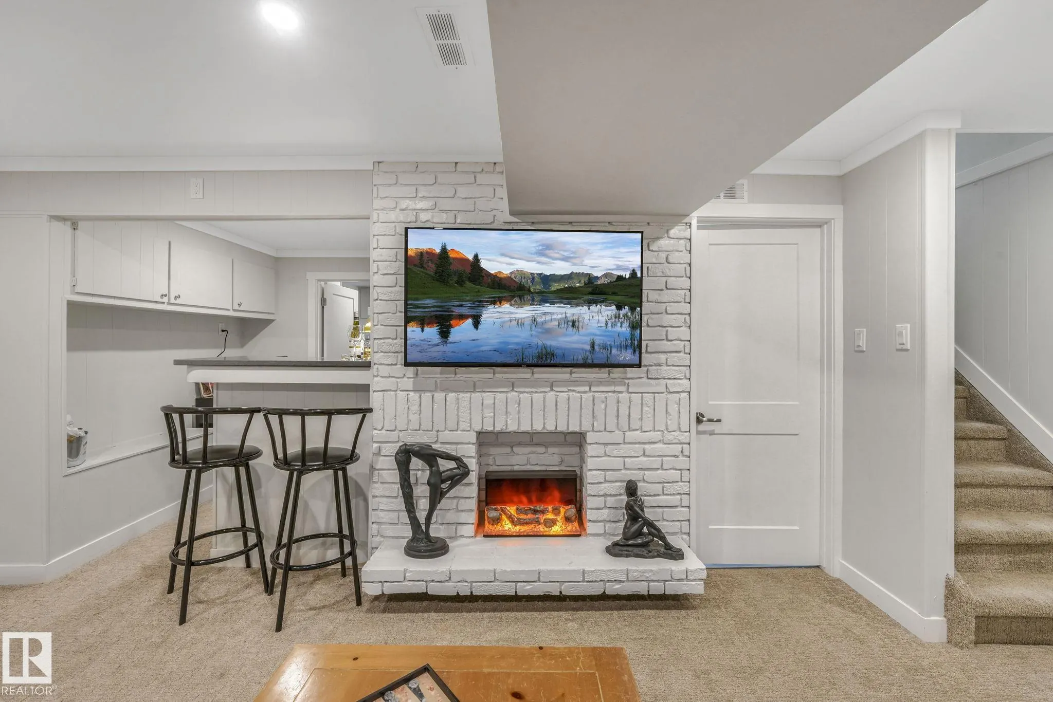 121 VILLAGE ON THE GREEN Green