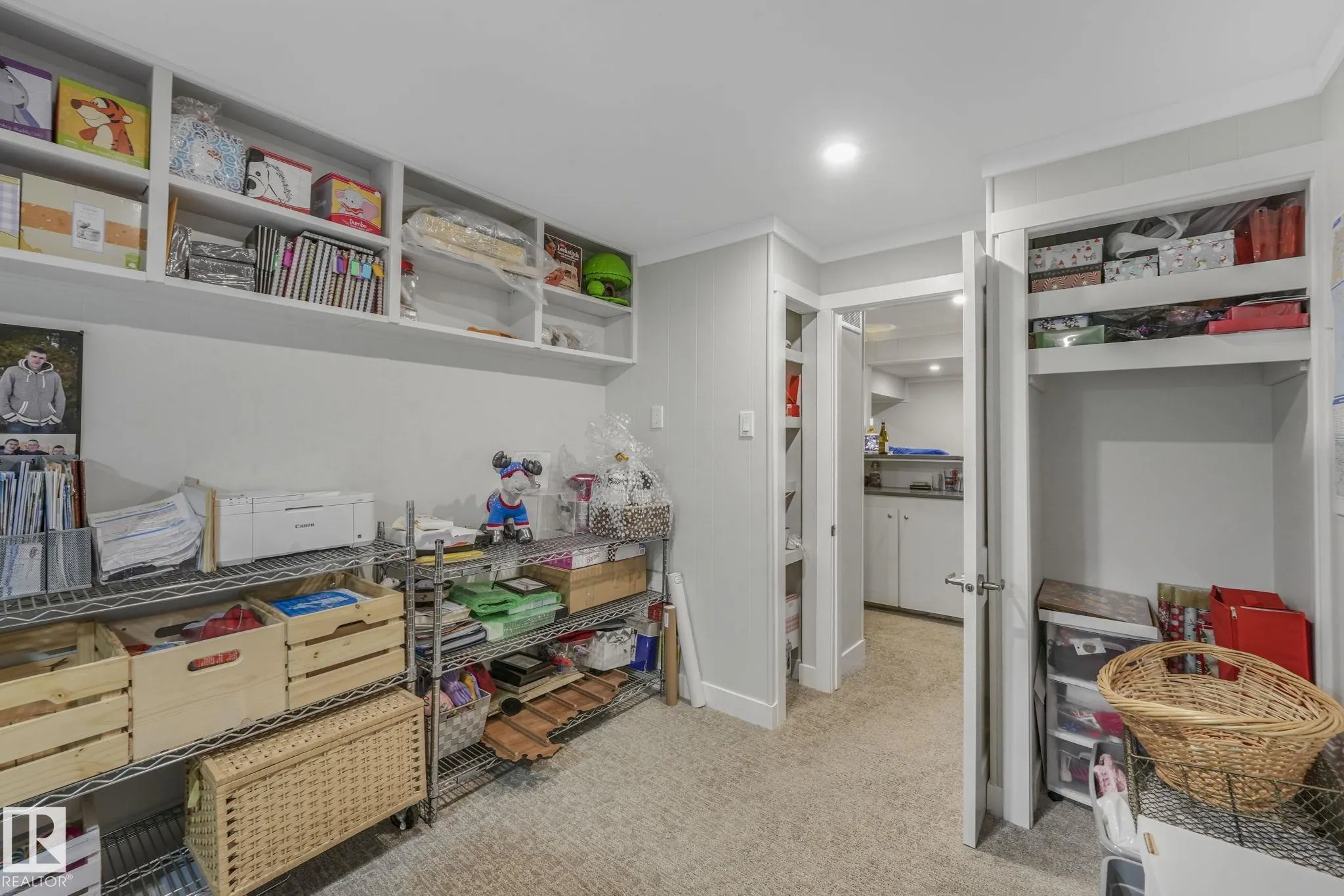 121 VILLAGE ON THE GREEN Green