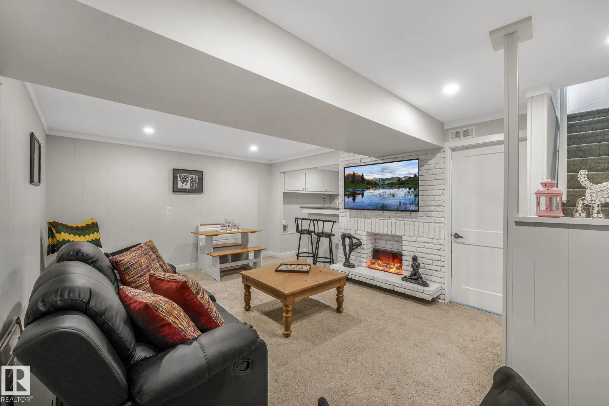 121 VILLAGE ON THE GREEN Green