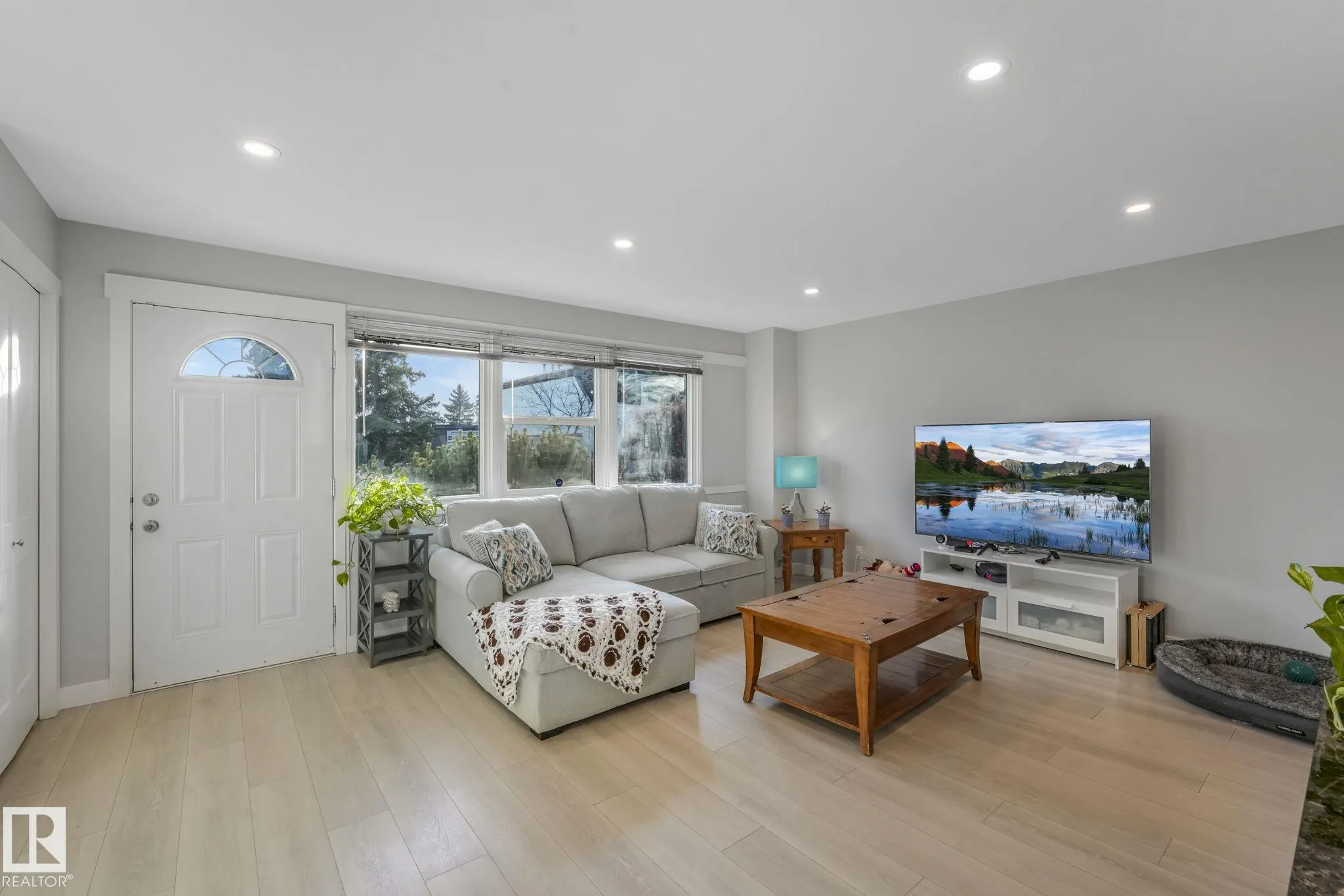 121 VILLAGE ON THE GREEN Green