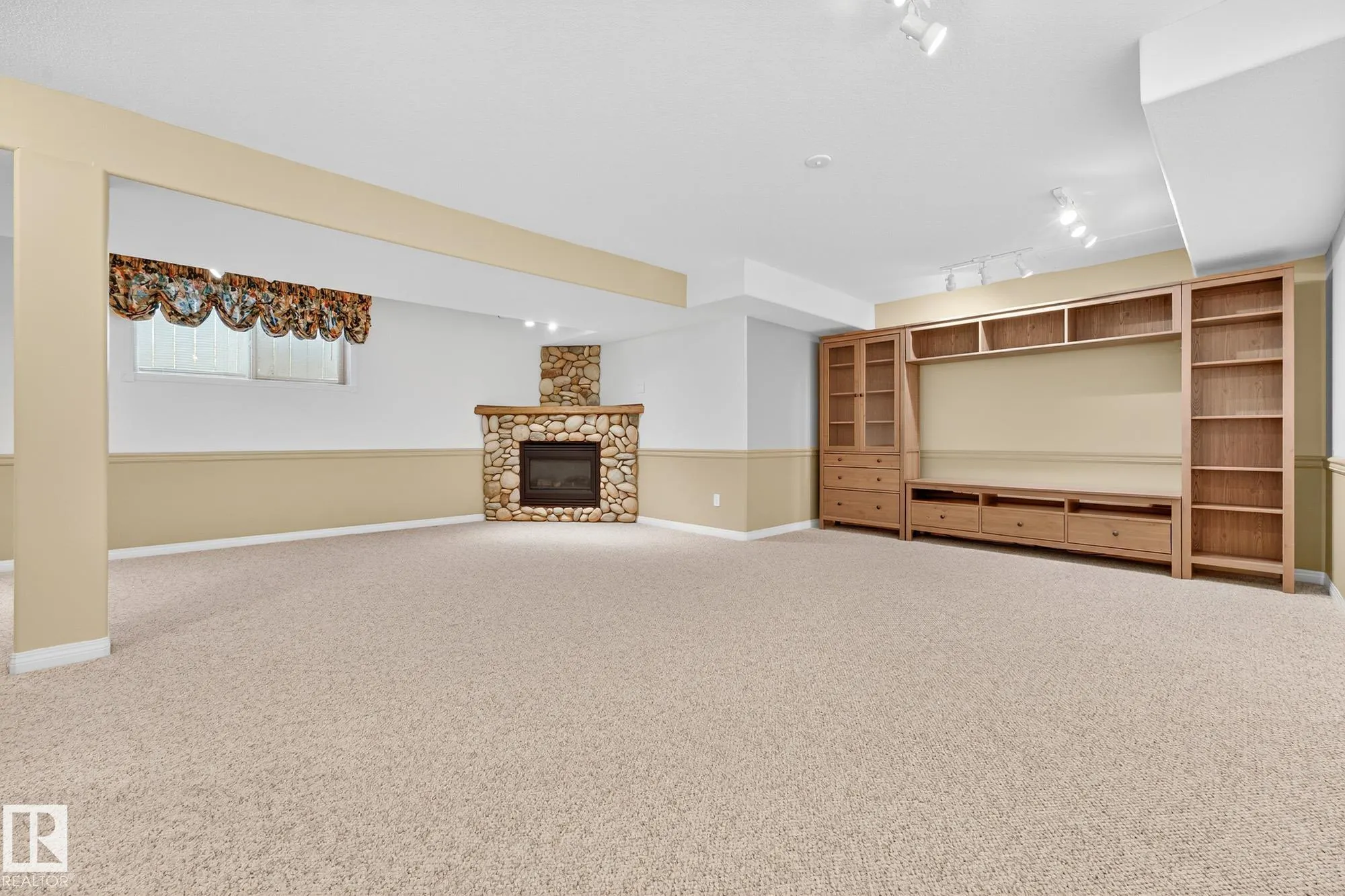 1085 CARTER CREST Road