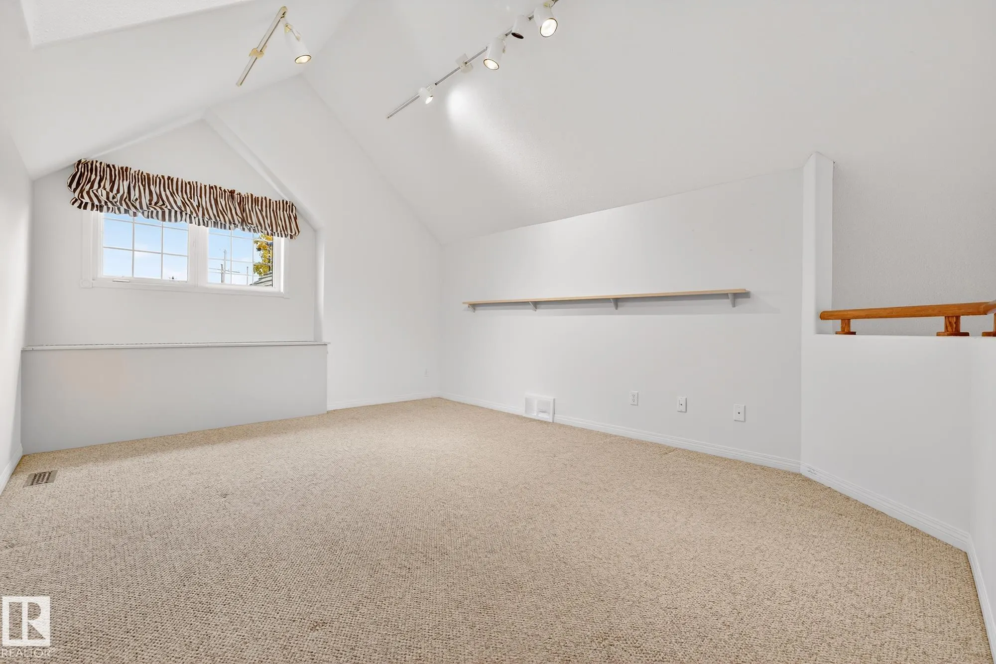 1085 CARTER CREST Road