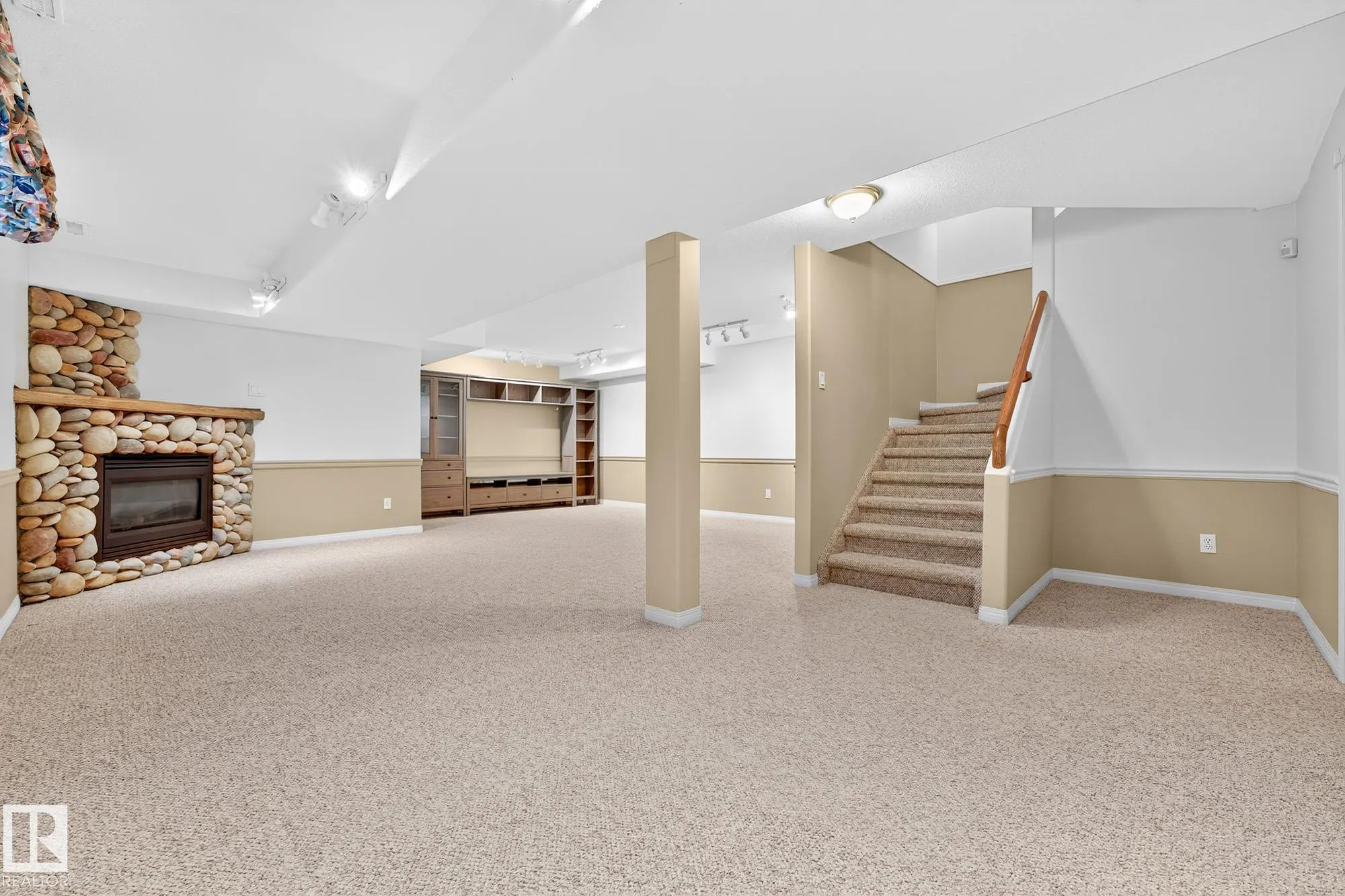 1085 CARTER CREST Road