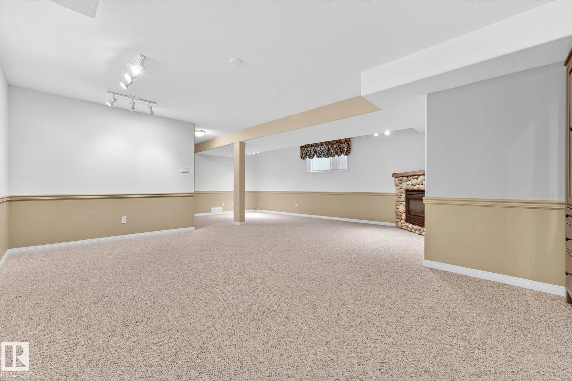 1085 CARTER CREST Road