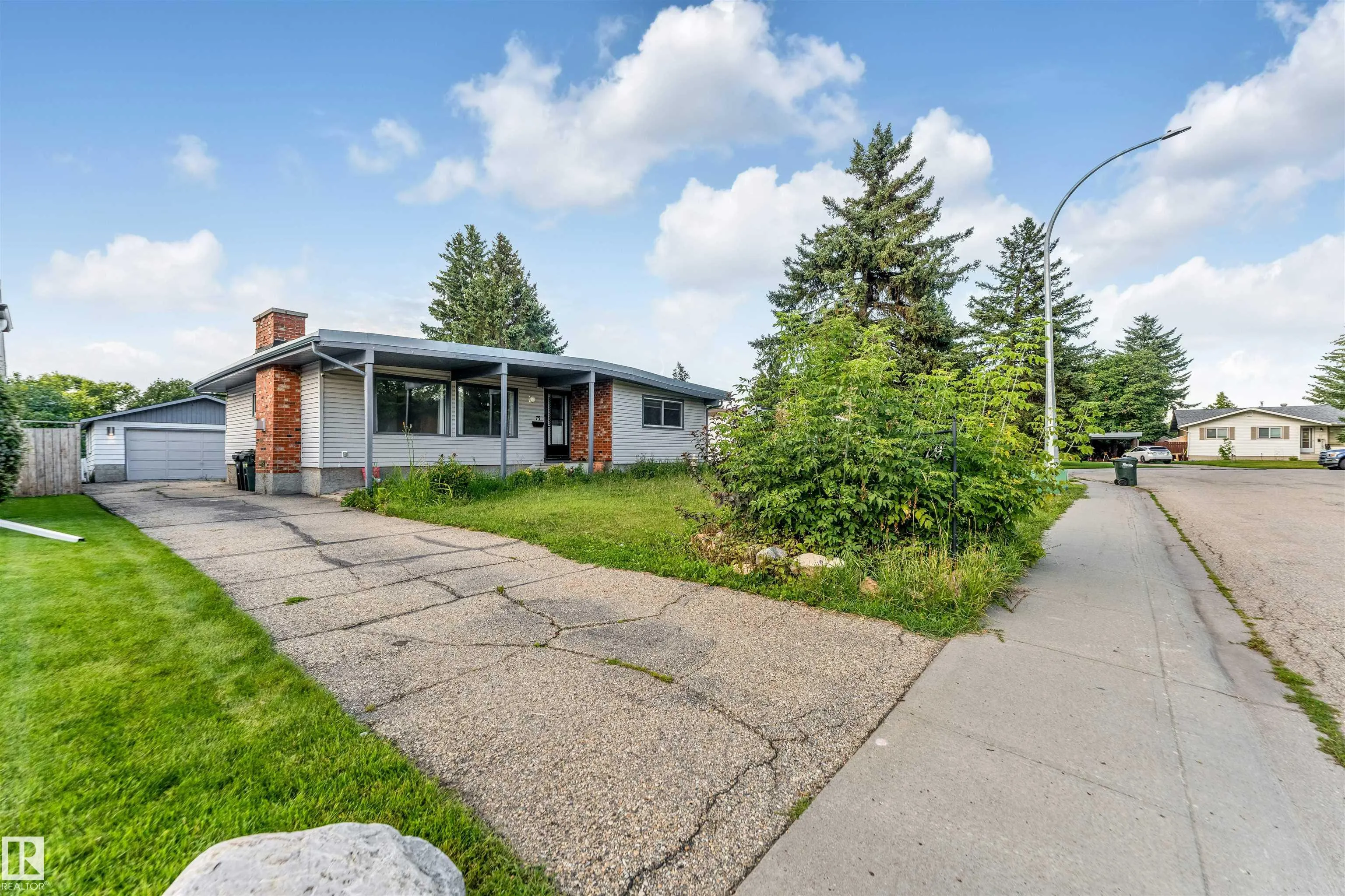 79 Garnet Cres