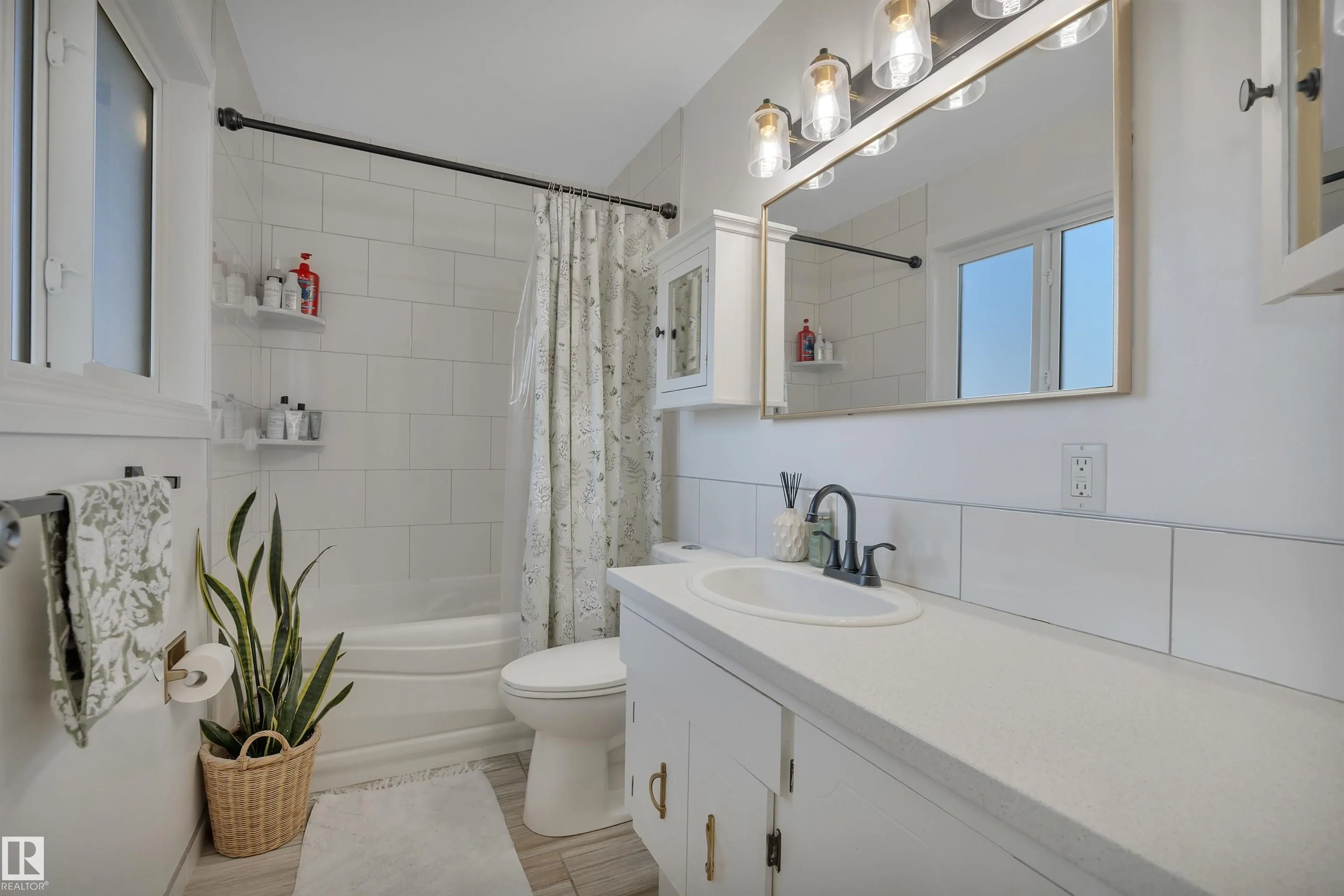 207 WEST LIBERTY Drive