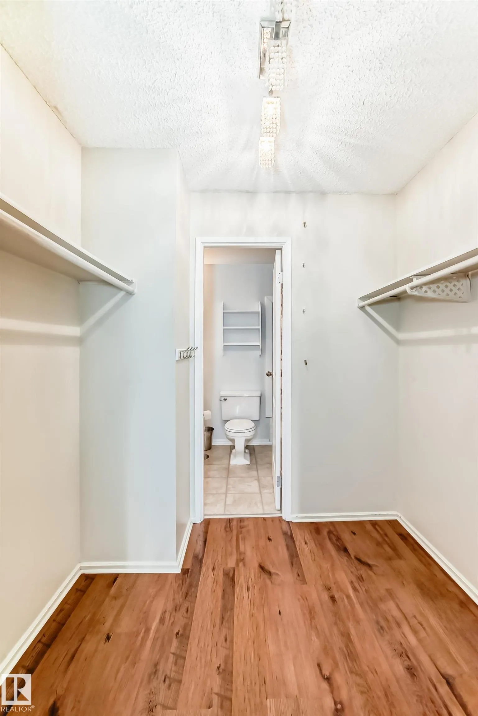 1126 SADDLEBACK Road