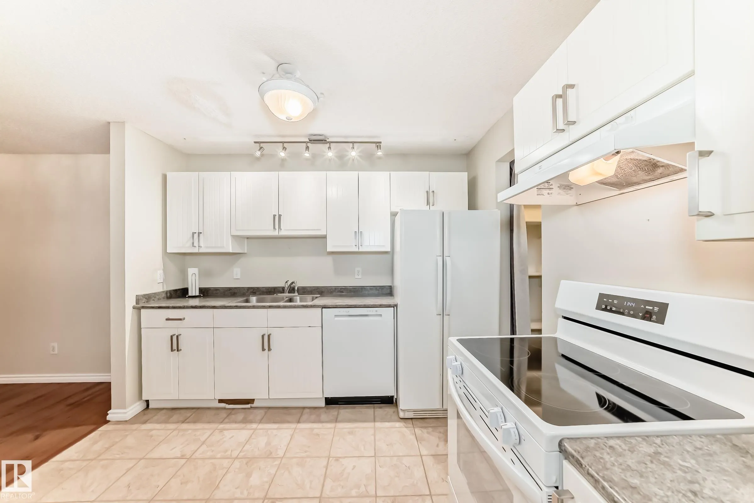 1126 SADDLEBACK Road