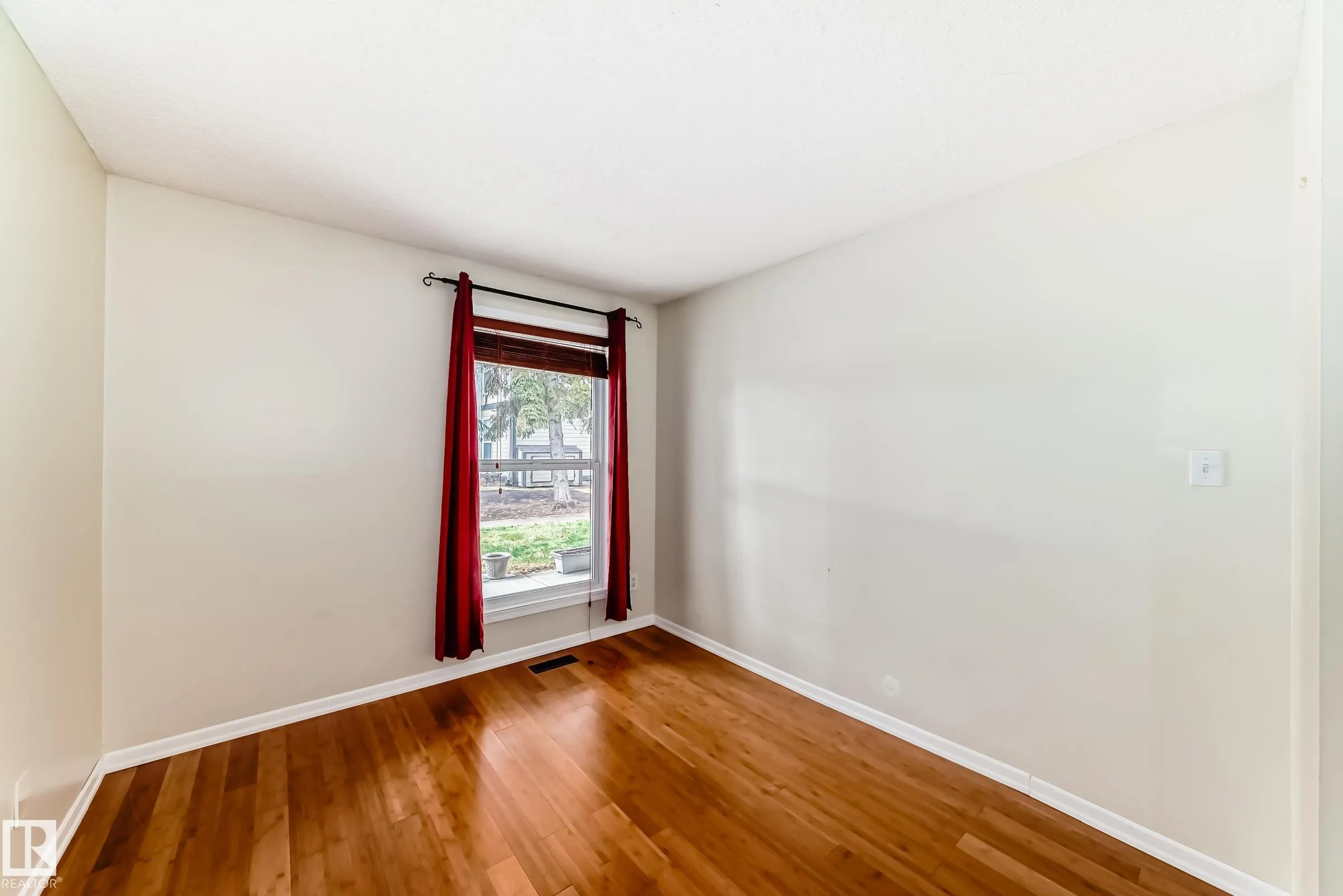 1126 SADDLEBACK Road