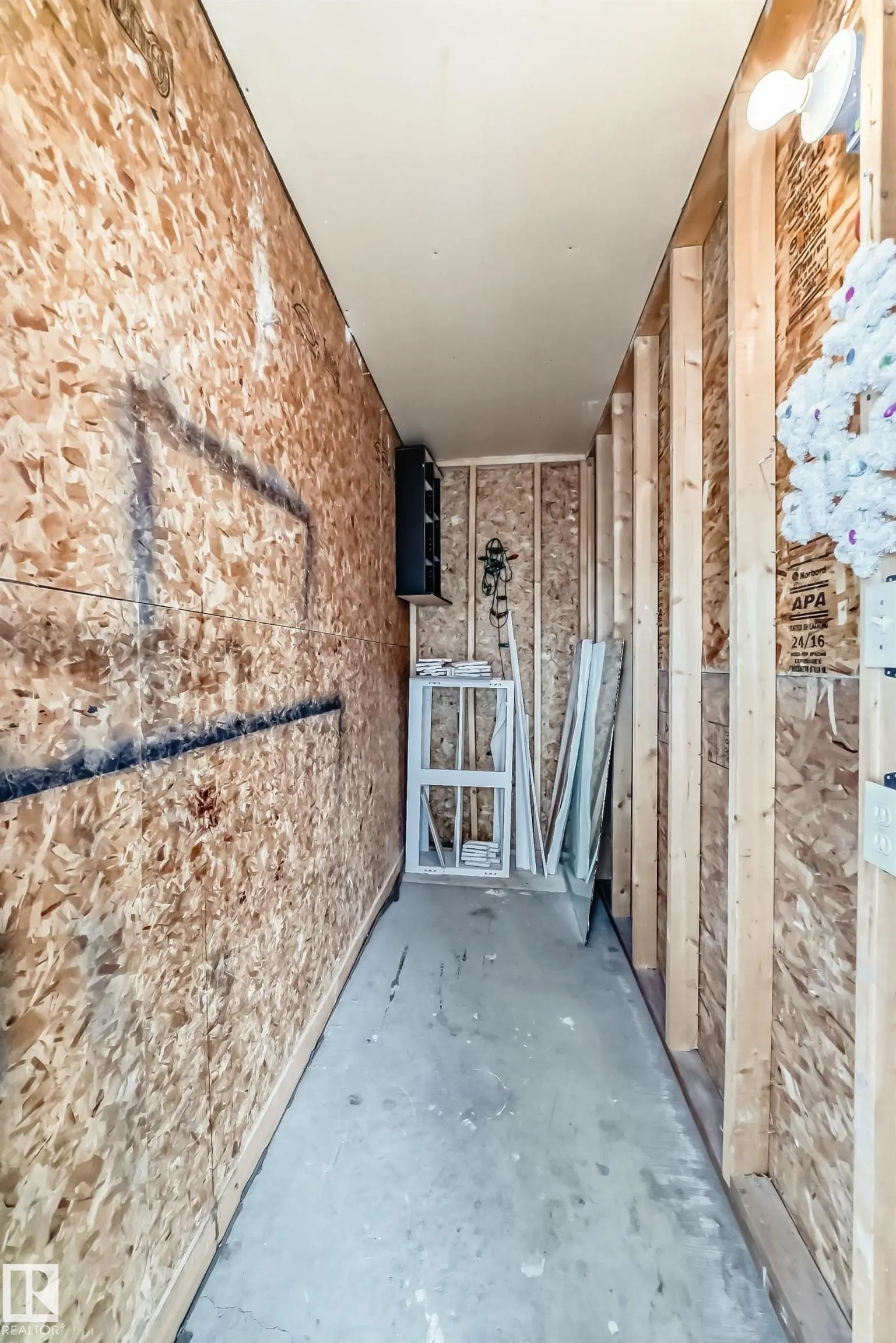 1126 SADDLEBACK Road