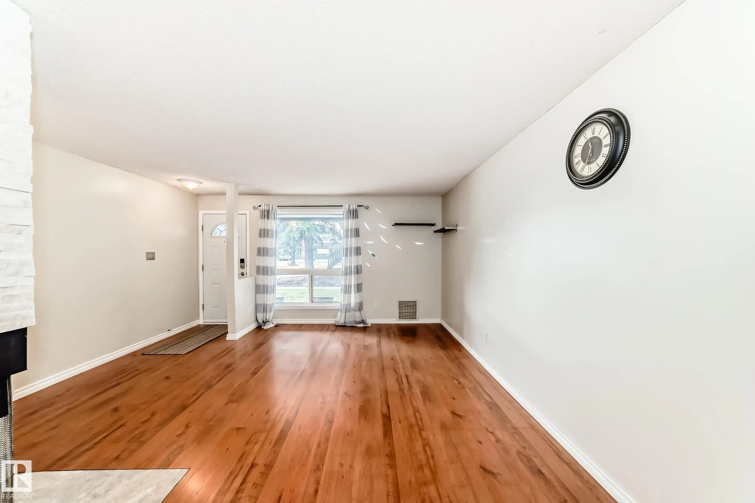 1126 SADDLEBACK Road