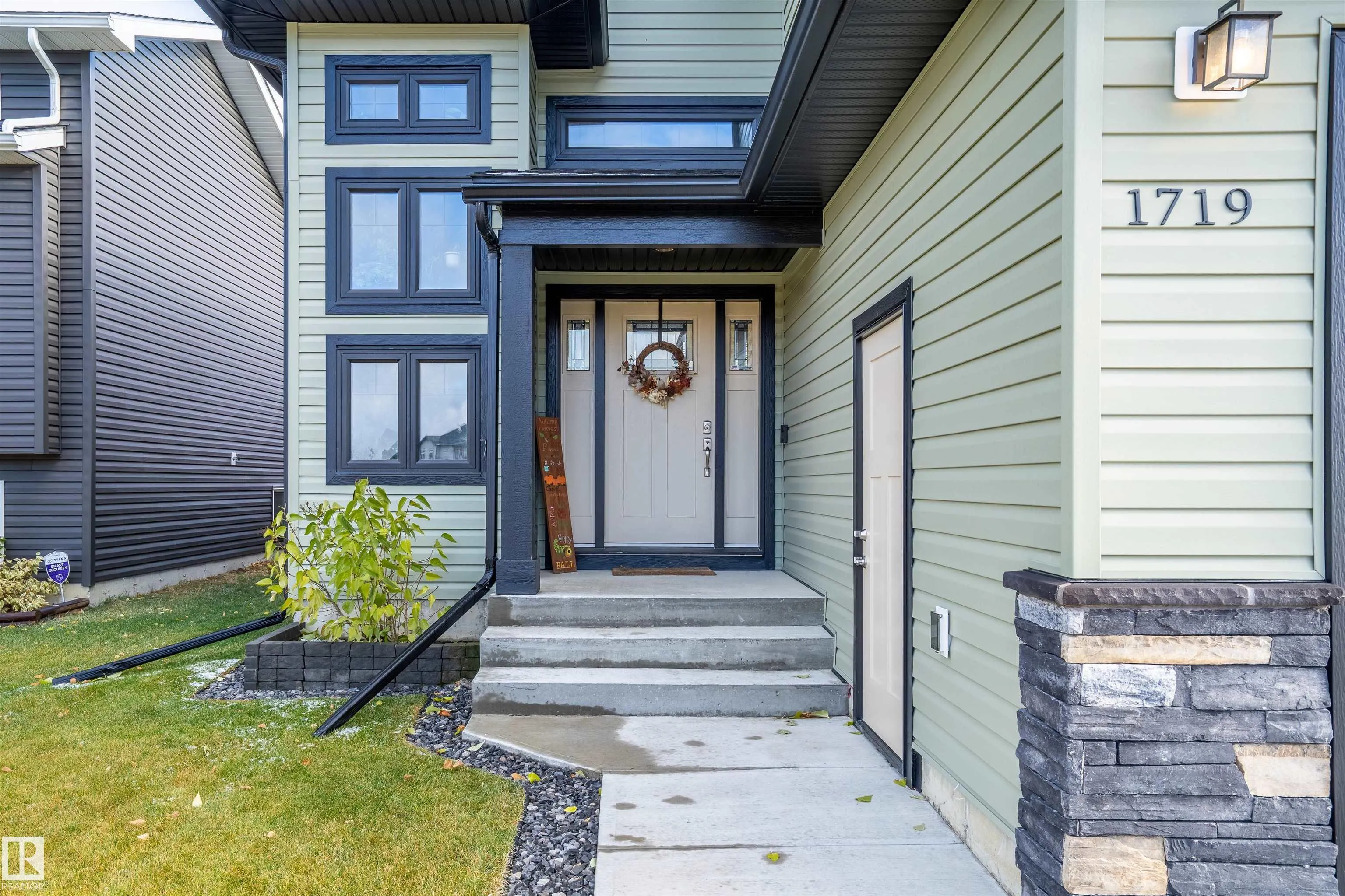 1719 Crestview Way