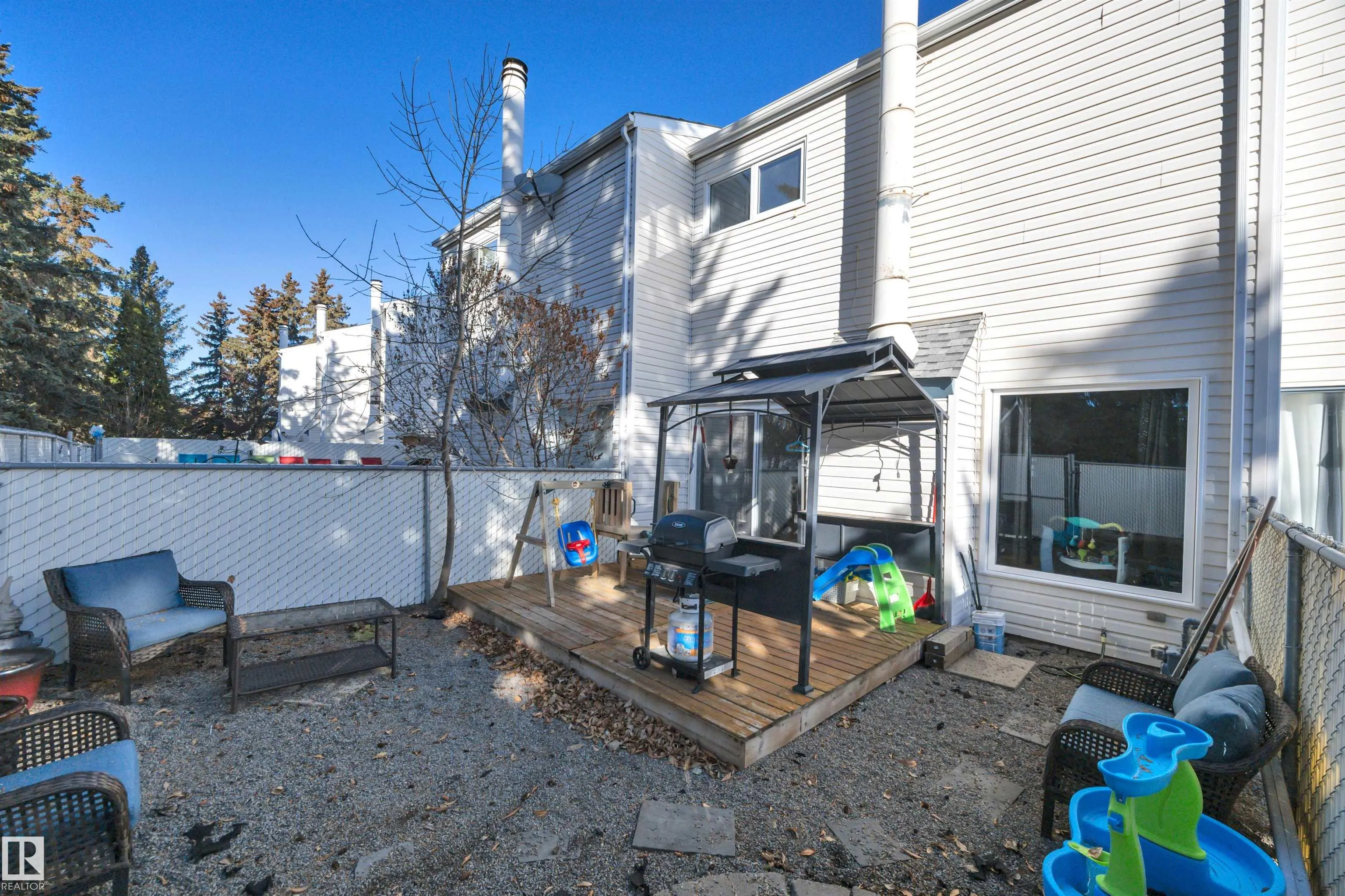 120 KINGSFIELD Village