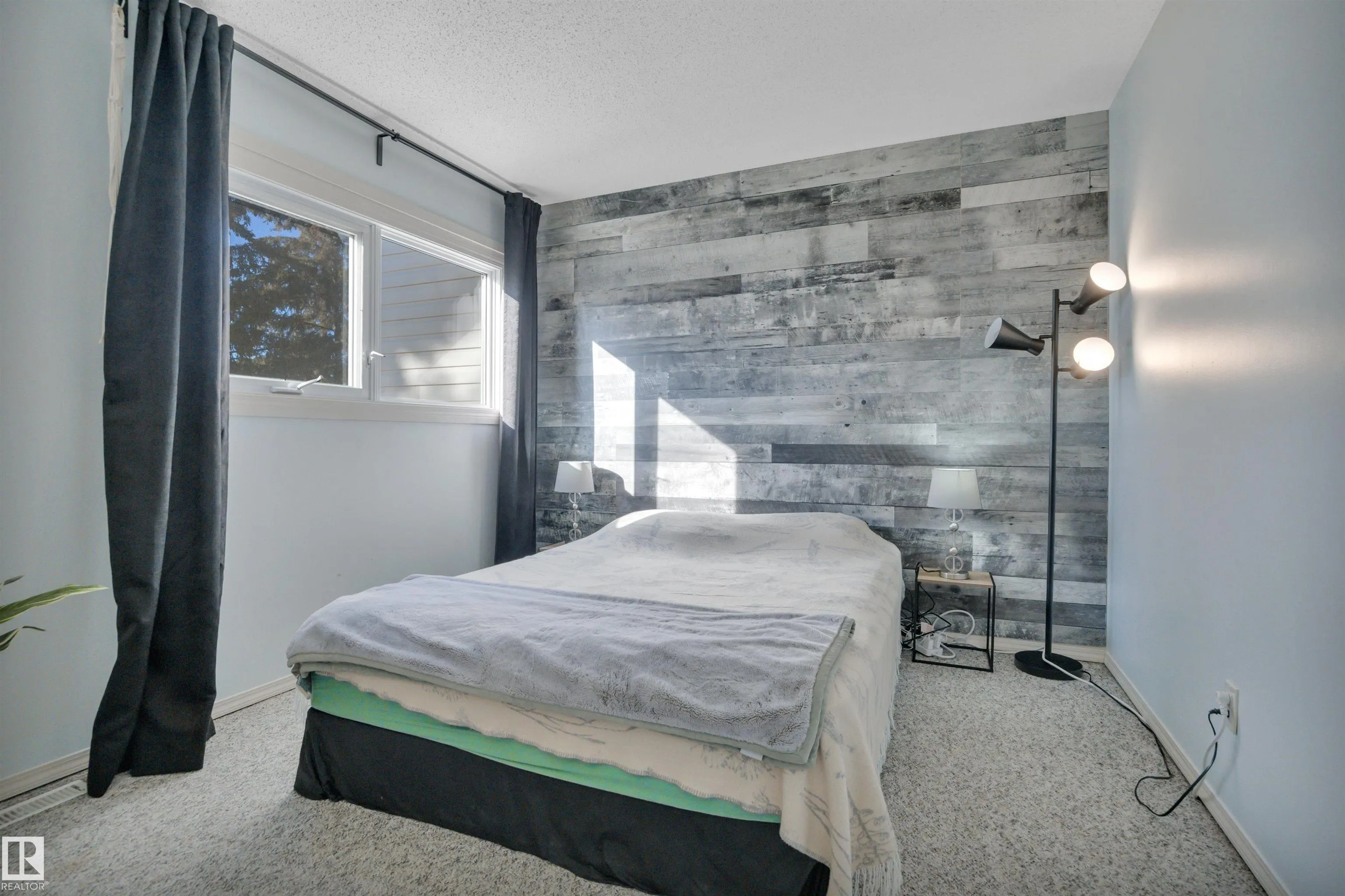 120 KINGSFIELD Village