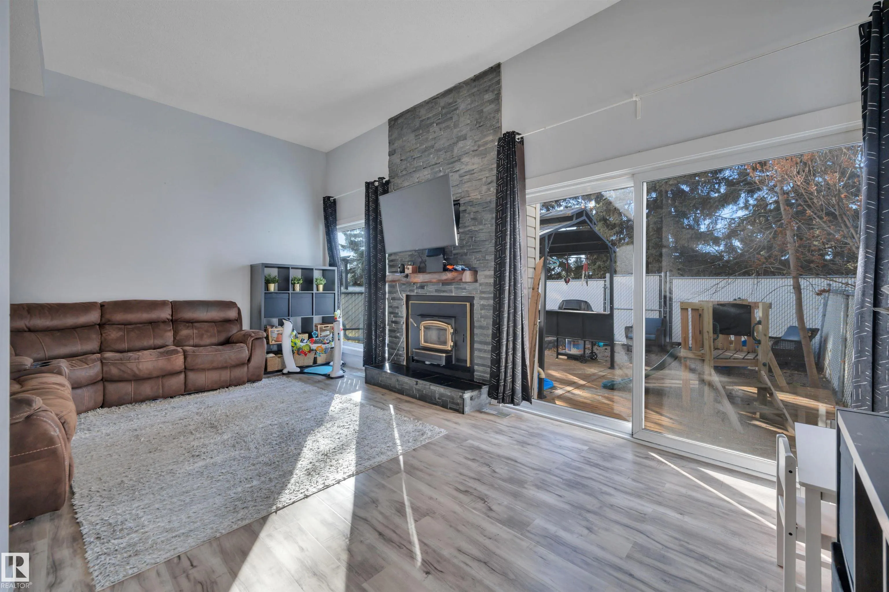 120 KINGSFIELD Village