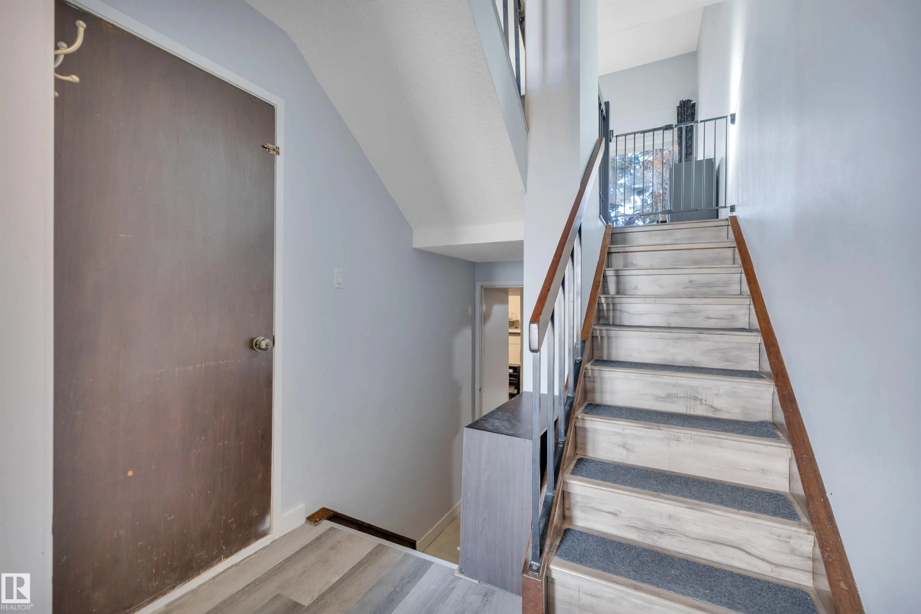 120 KINGSFIELD Village