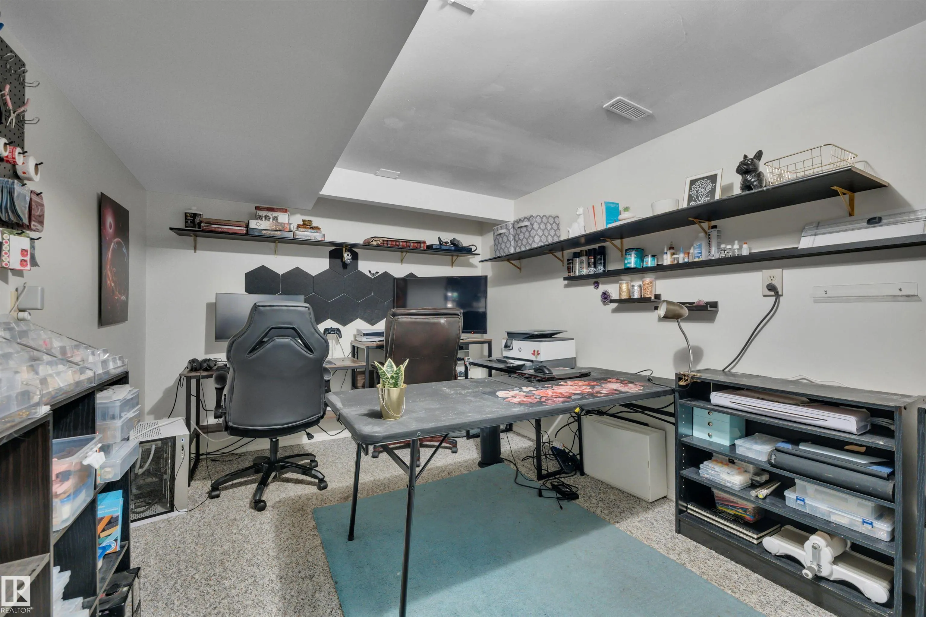 120 KINGSFIELD Village