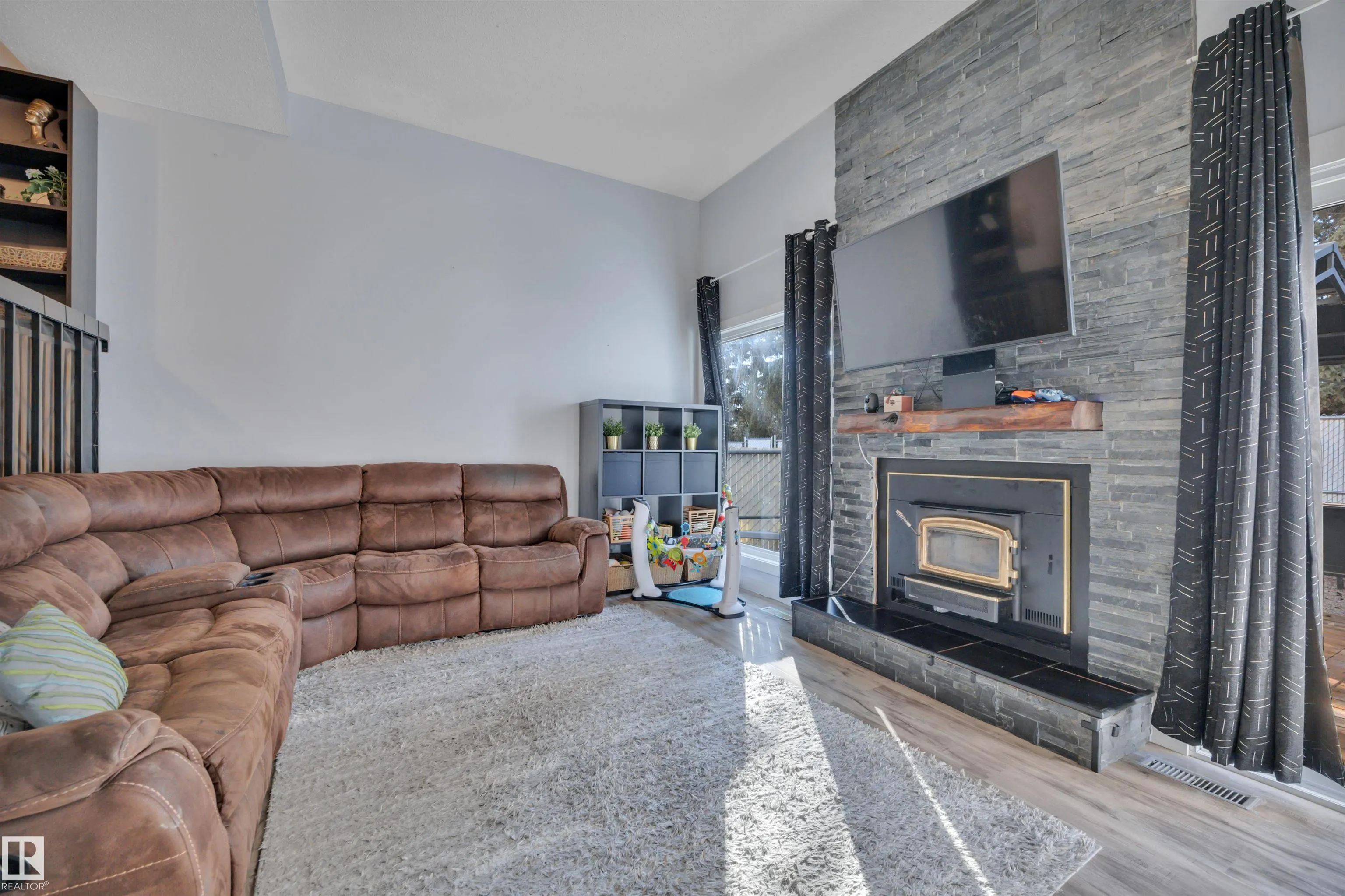 120 KINGSFIELD Village