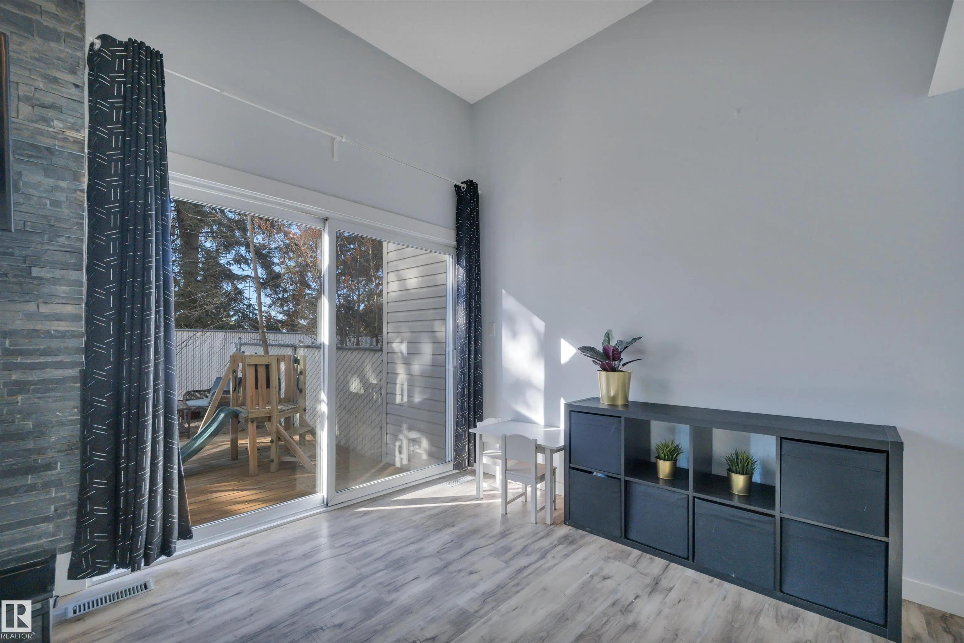 120 KINGSFIELD Village