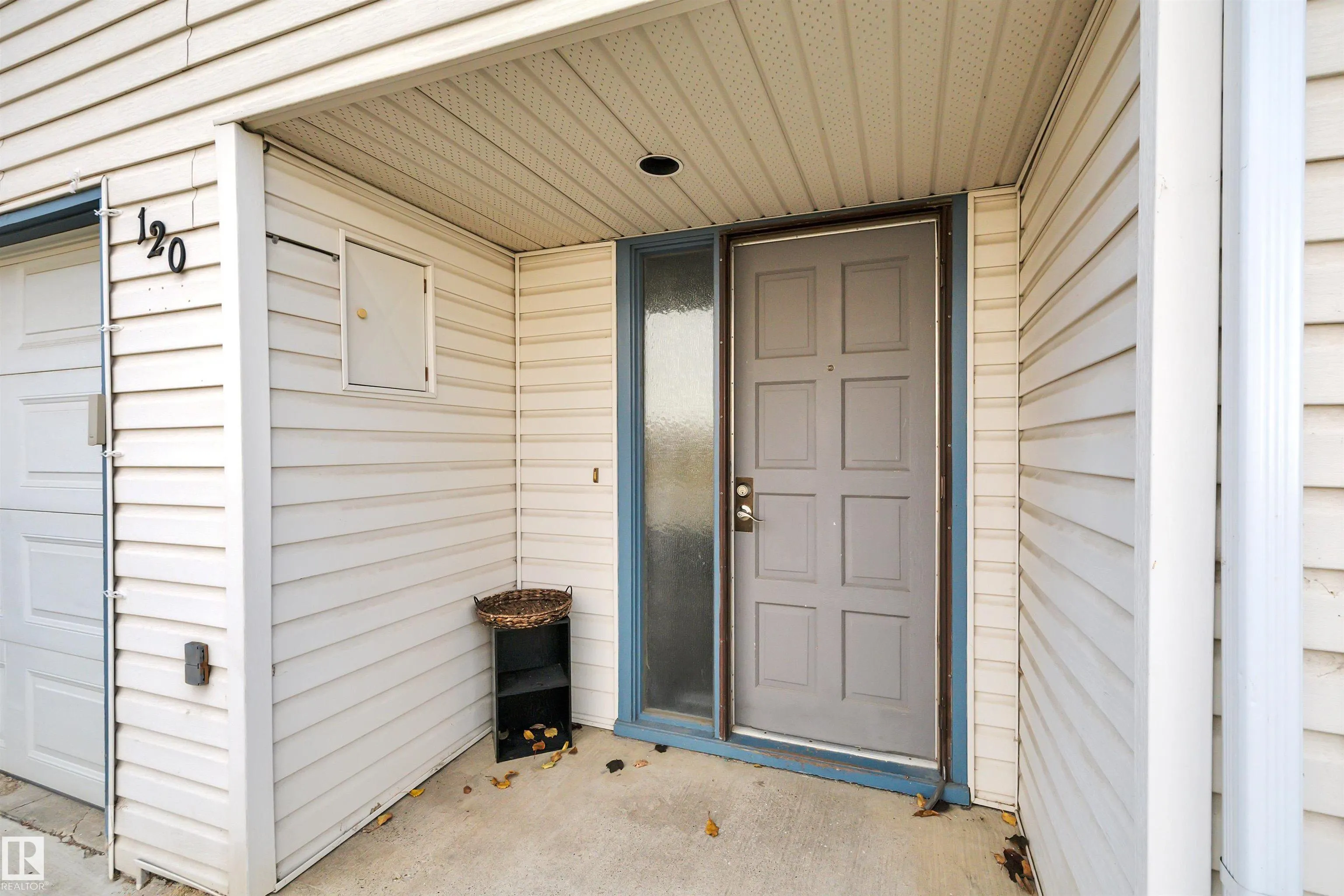 120 KINGSFIELD Village