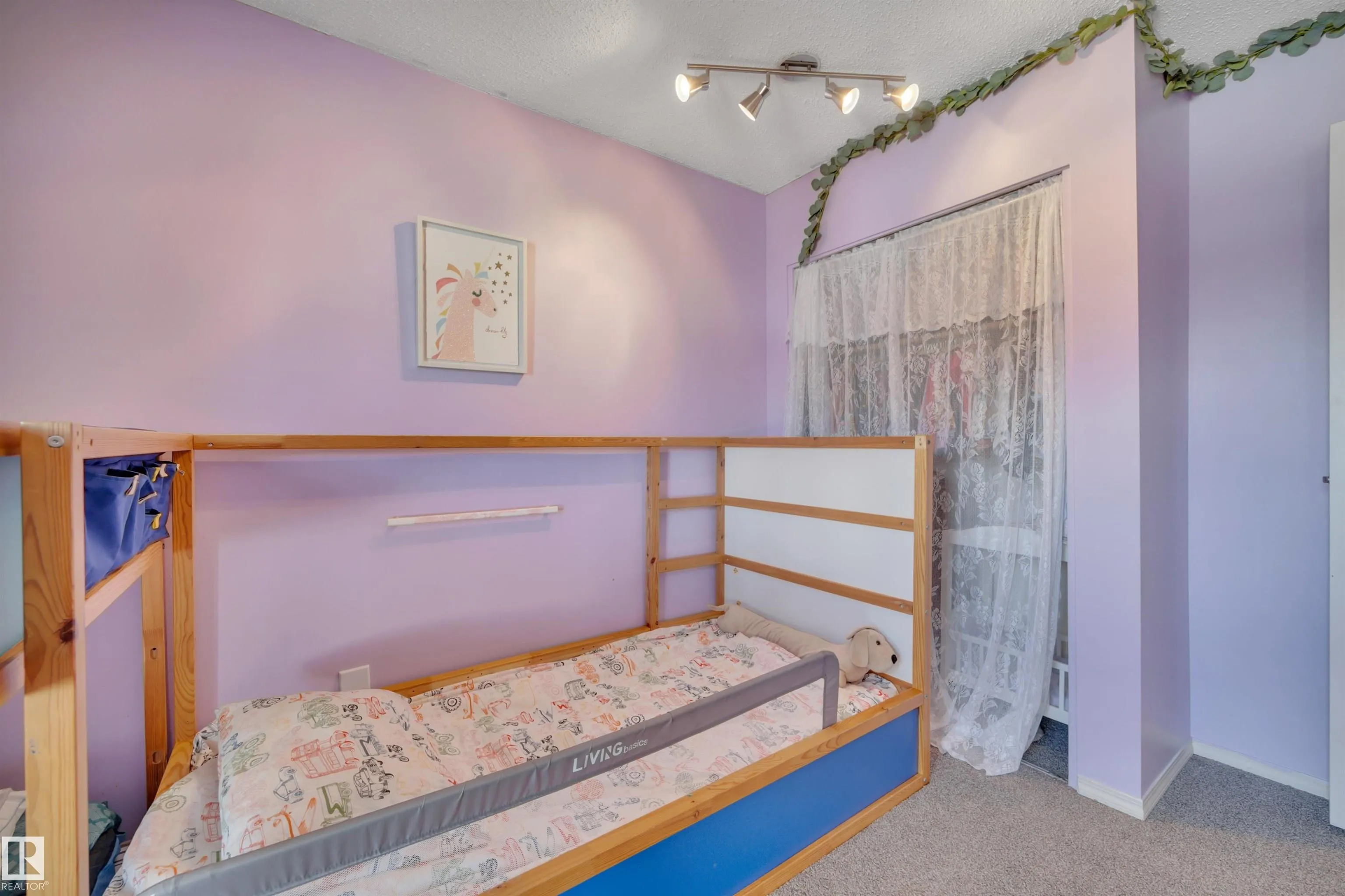 120 KINGSFIELD Village