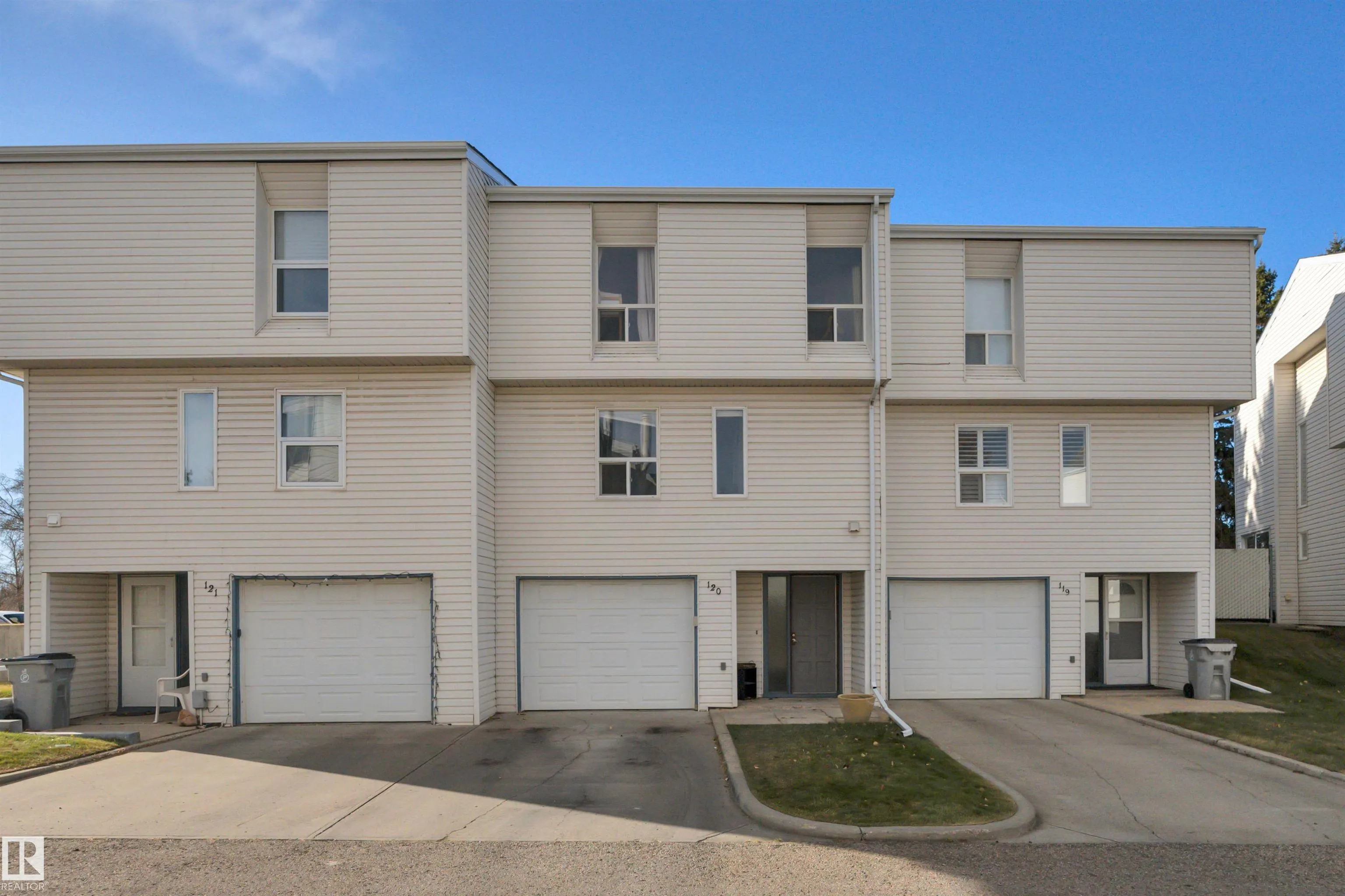 120 KINGSFIELD Village