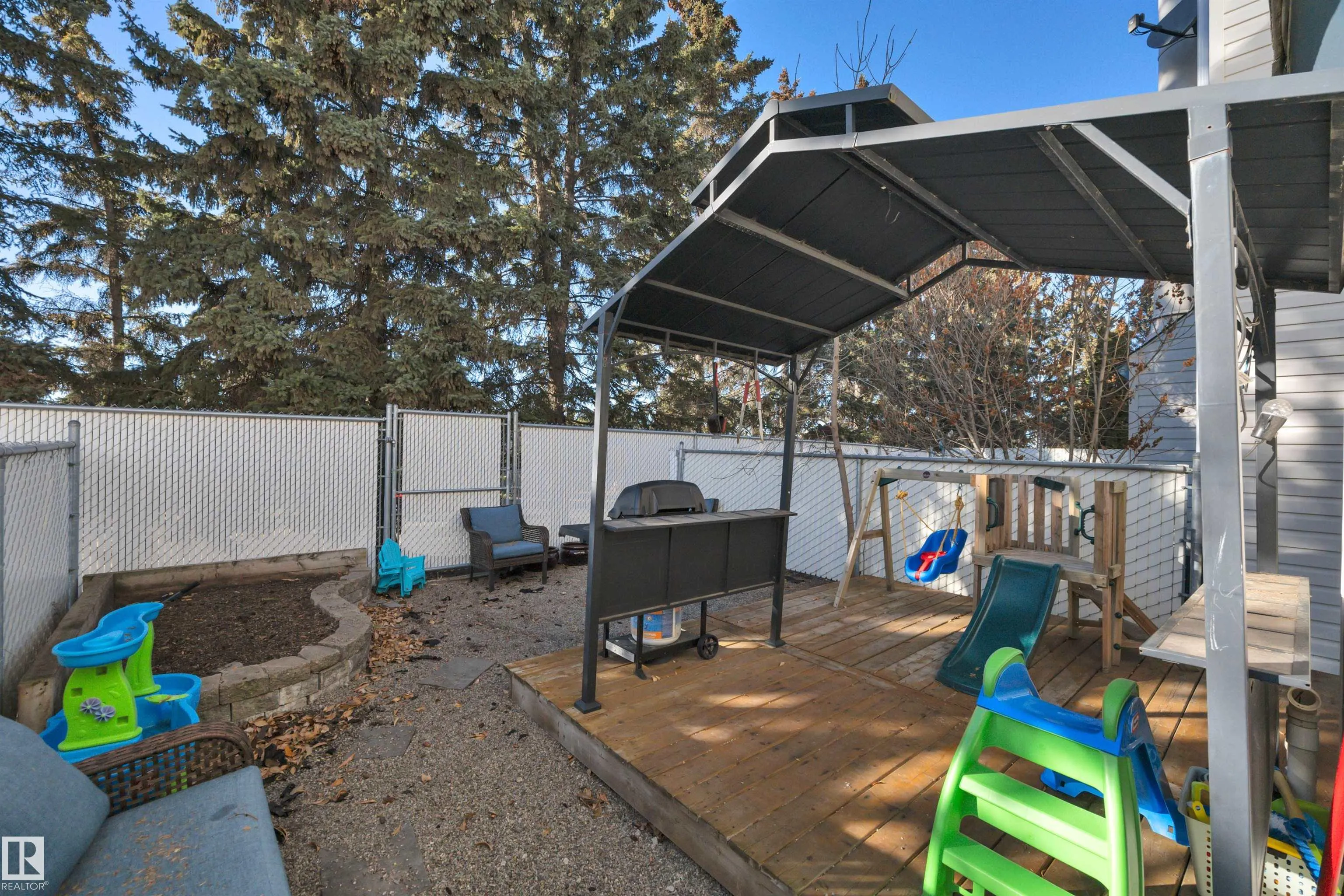 120 KINGSFIELD Village