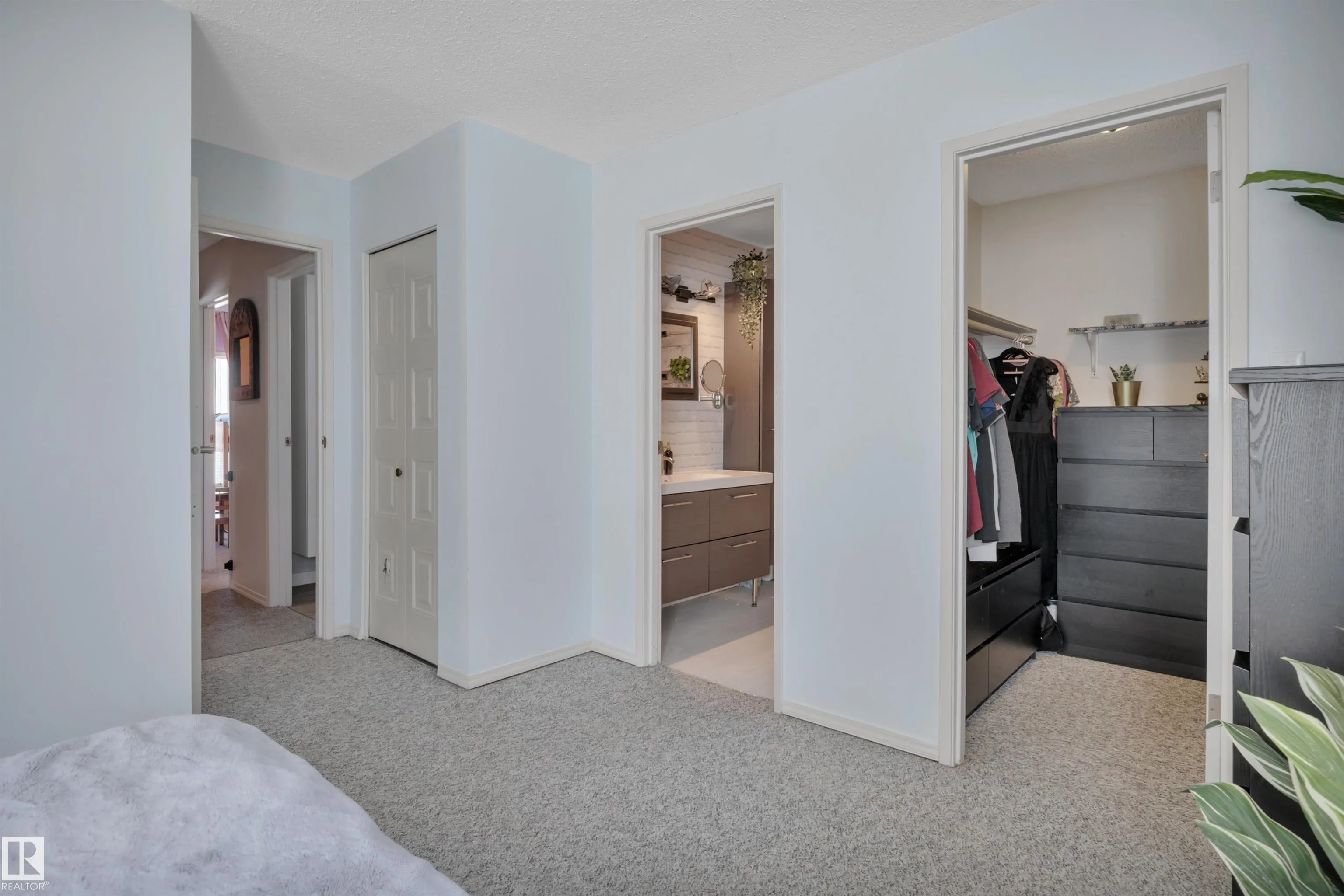 120 KINGSFIELD Village