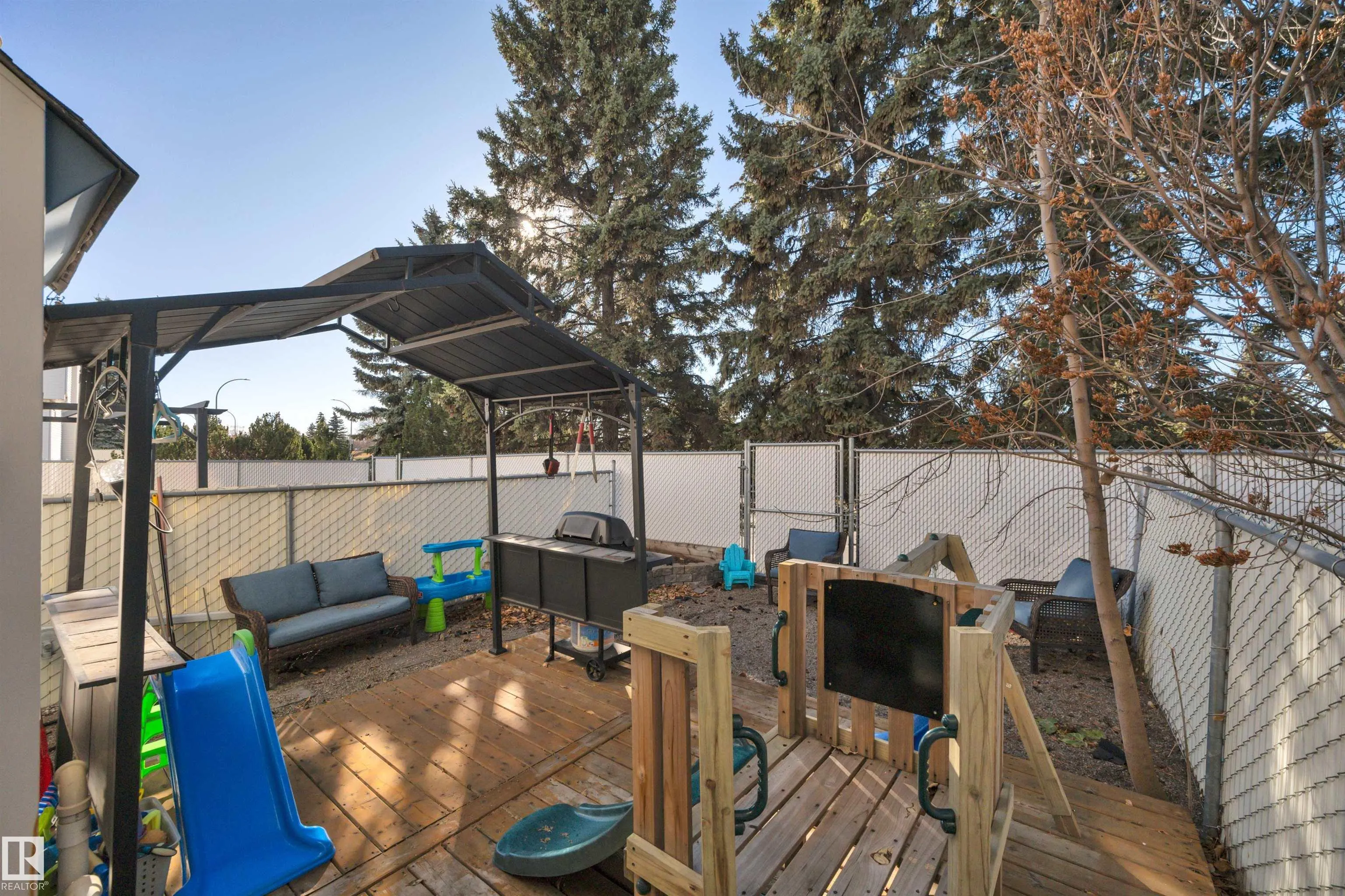 120 KINGSFIELD Village