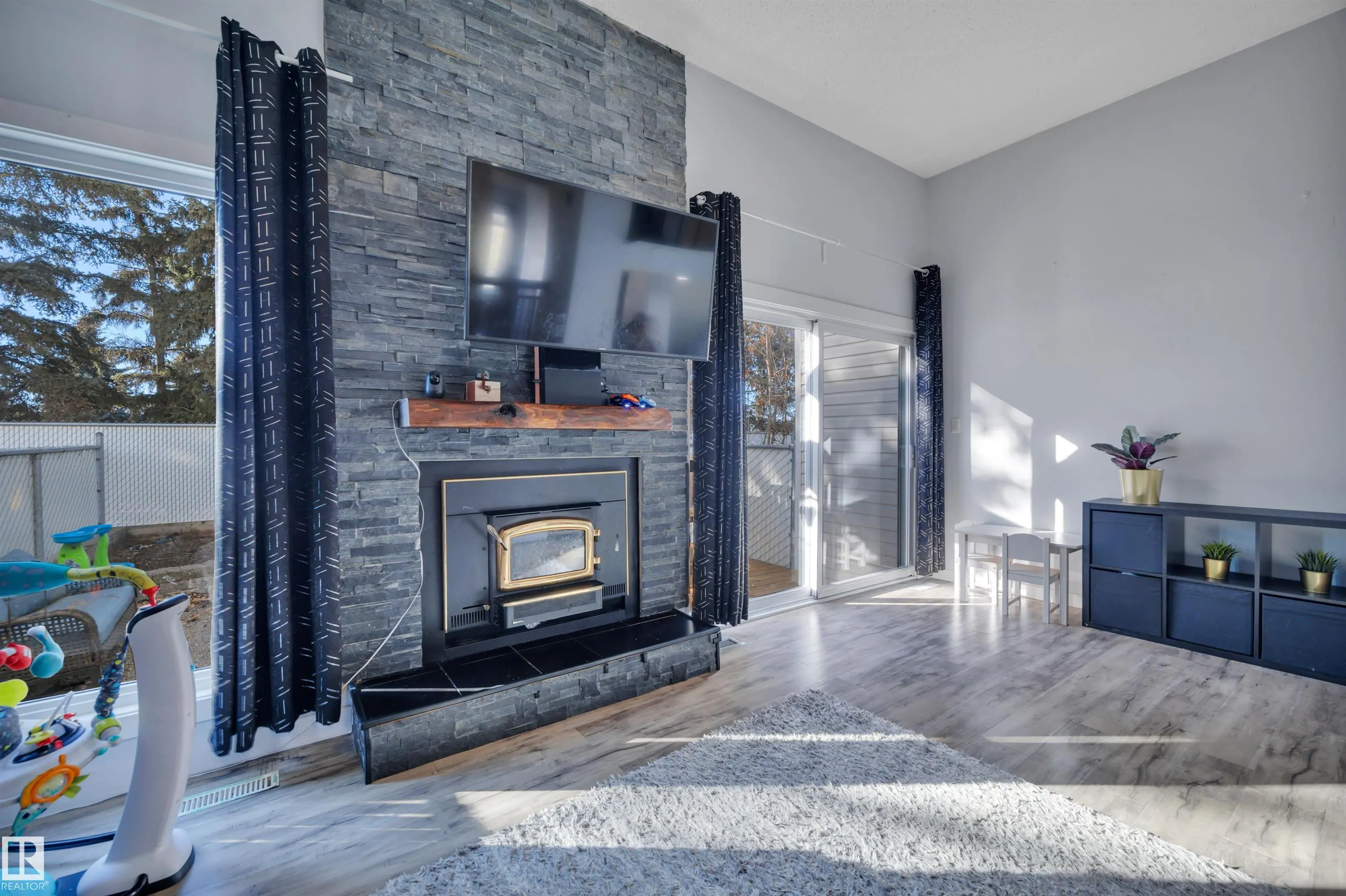 120 KINGSFIELD Village