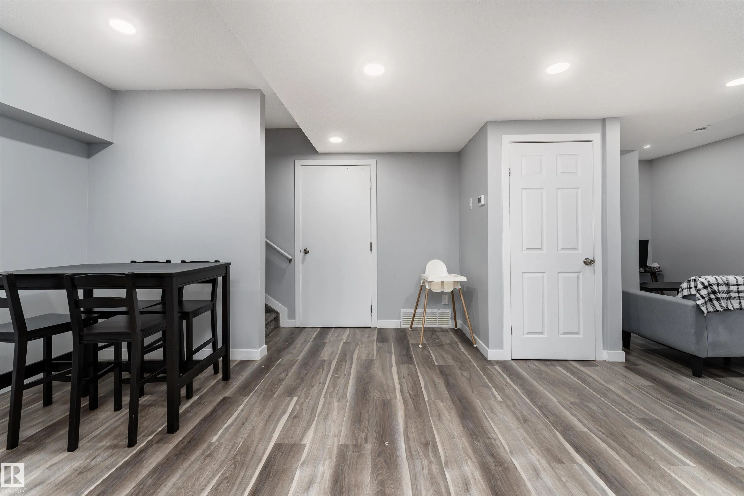 5710 CAUTLEY Crescent