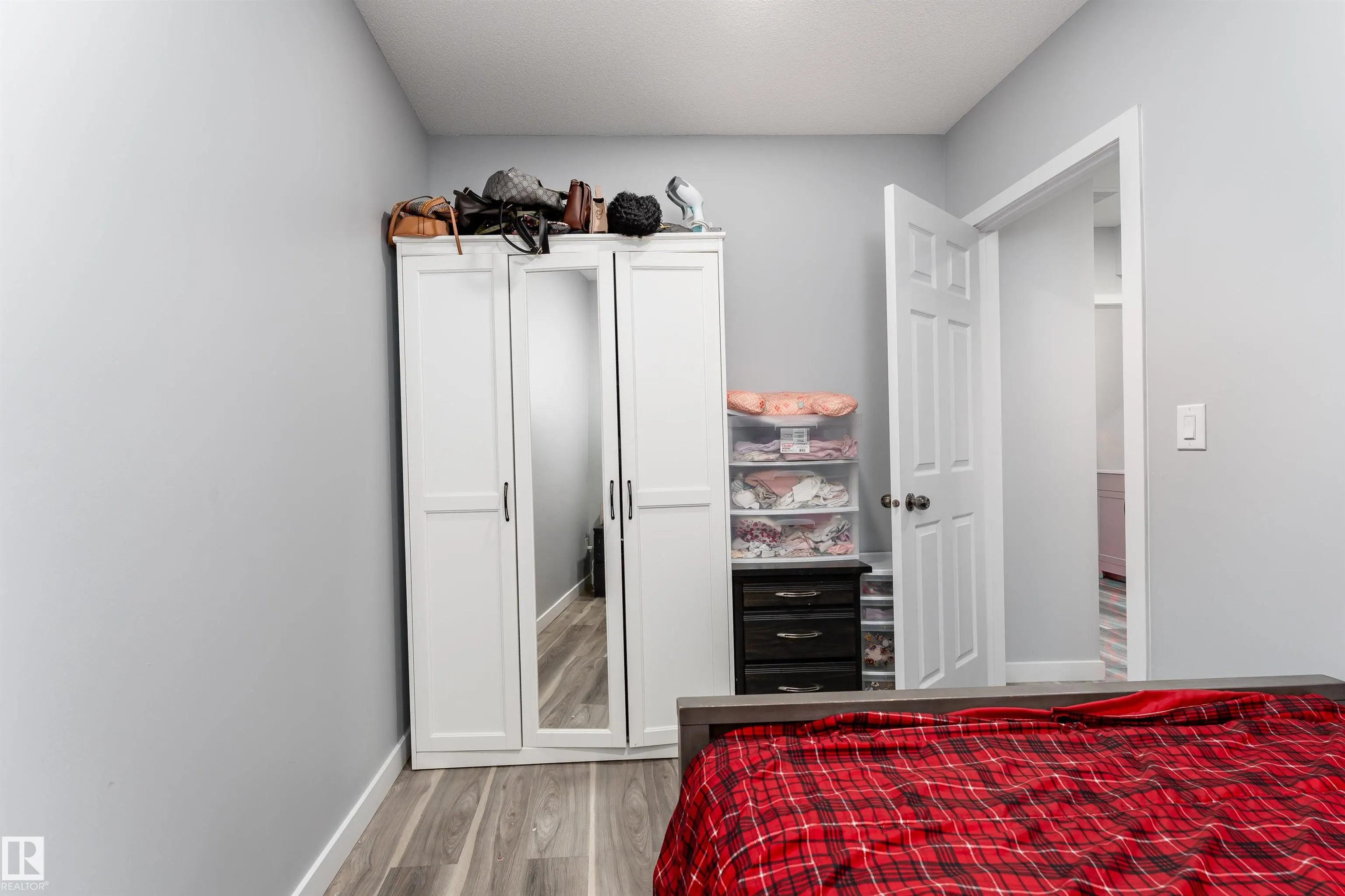 5710 CAUTLEY Crescent