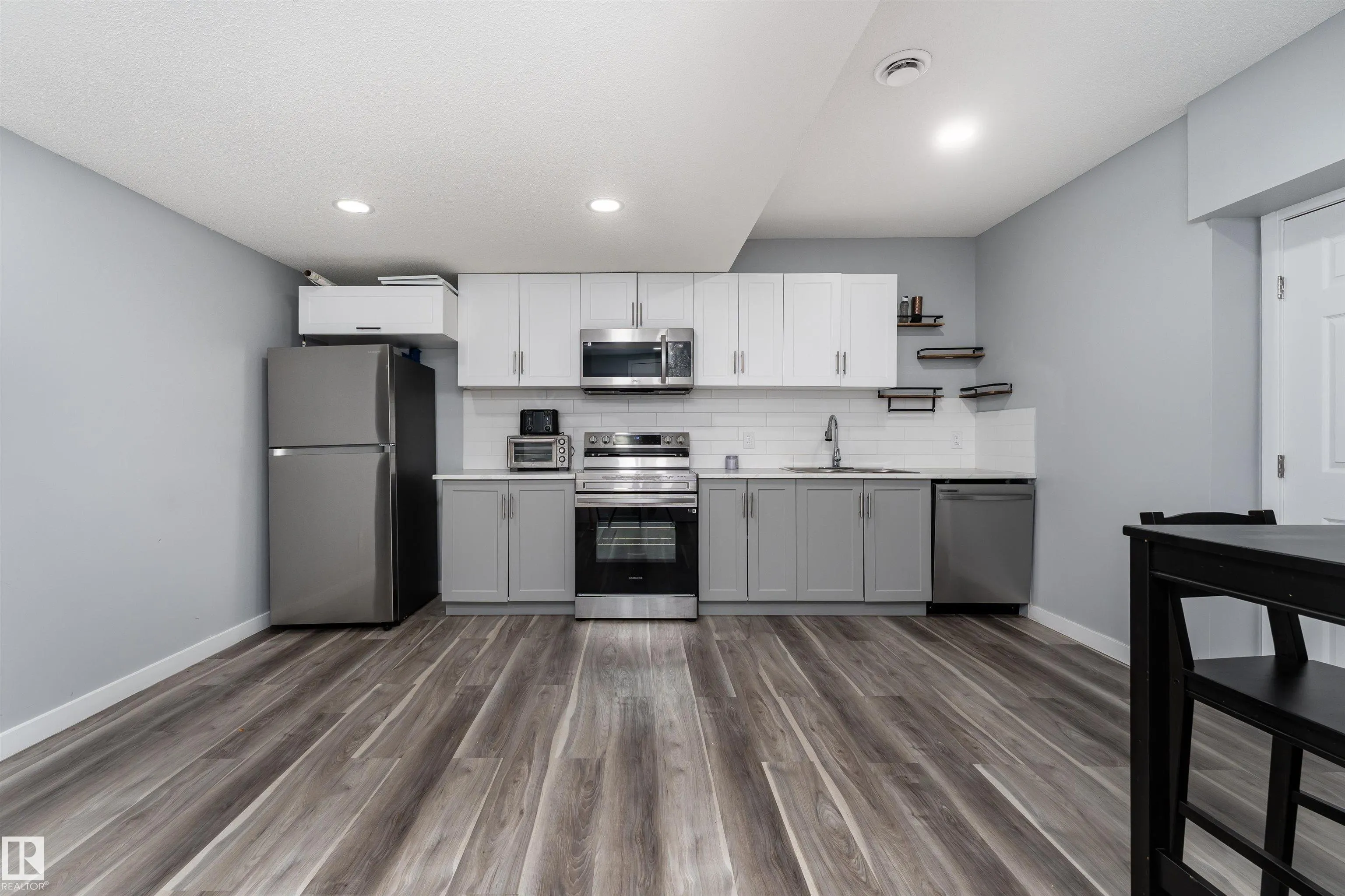 5710 CAUTLEY Crescent