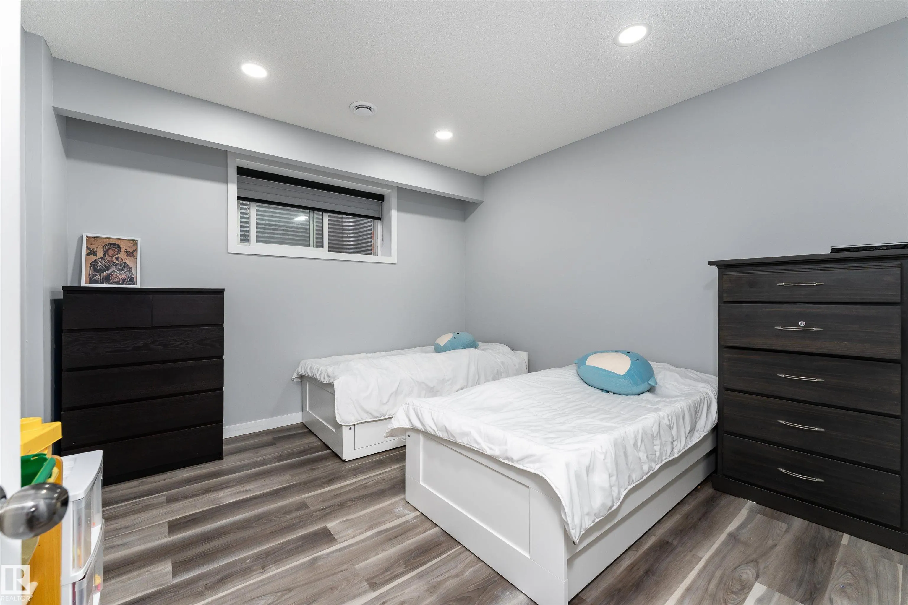 5710 CAUTLEY Crescent