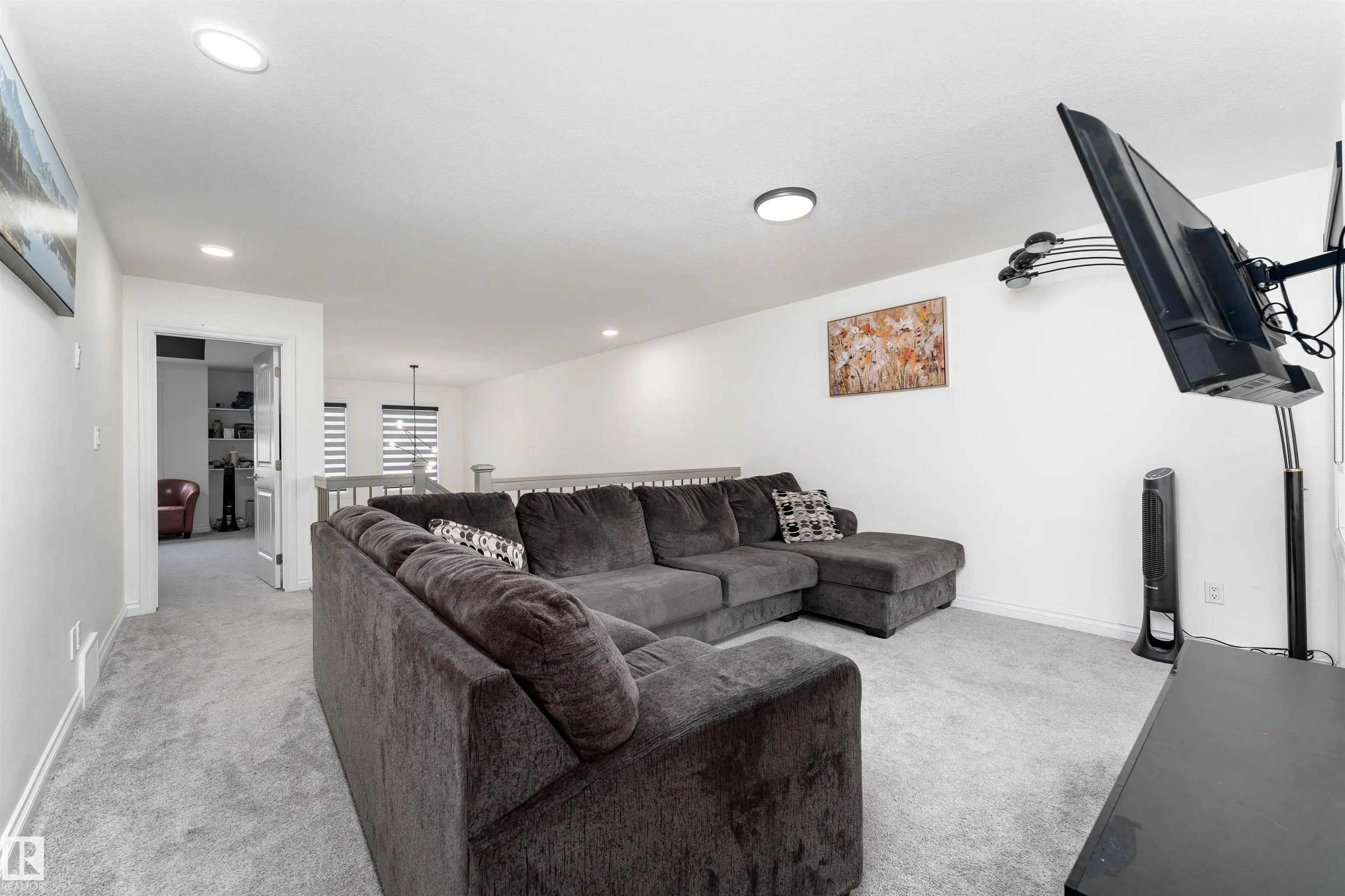 5710 CAUTLEY Crescent