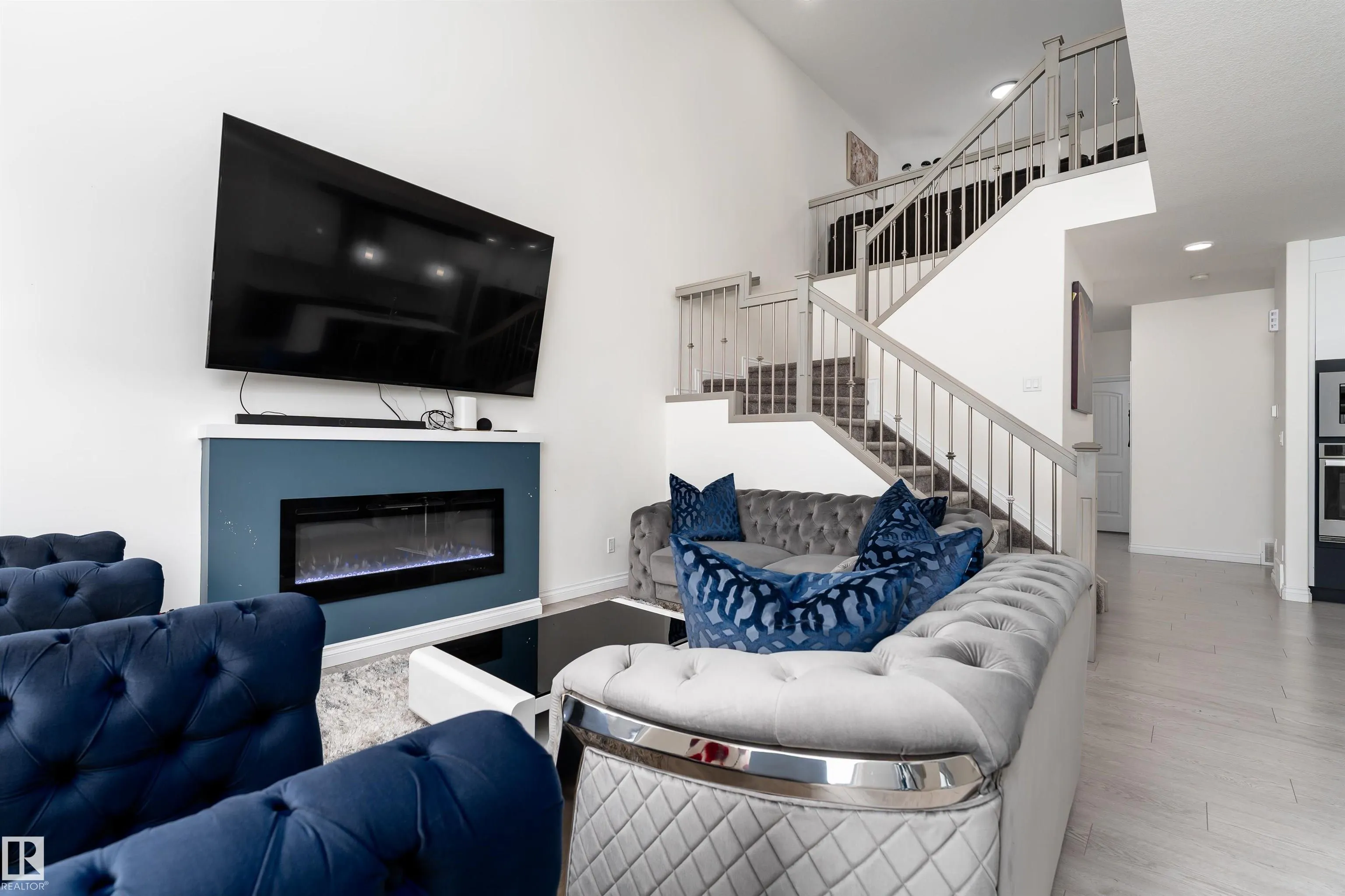 5710 CAUTLEY Crescent