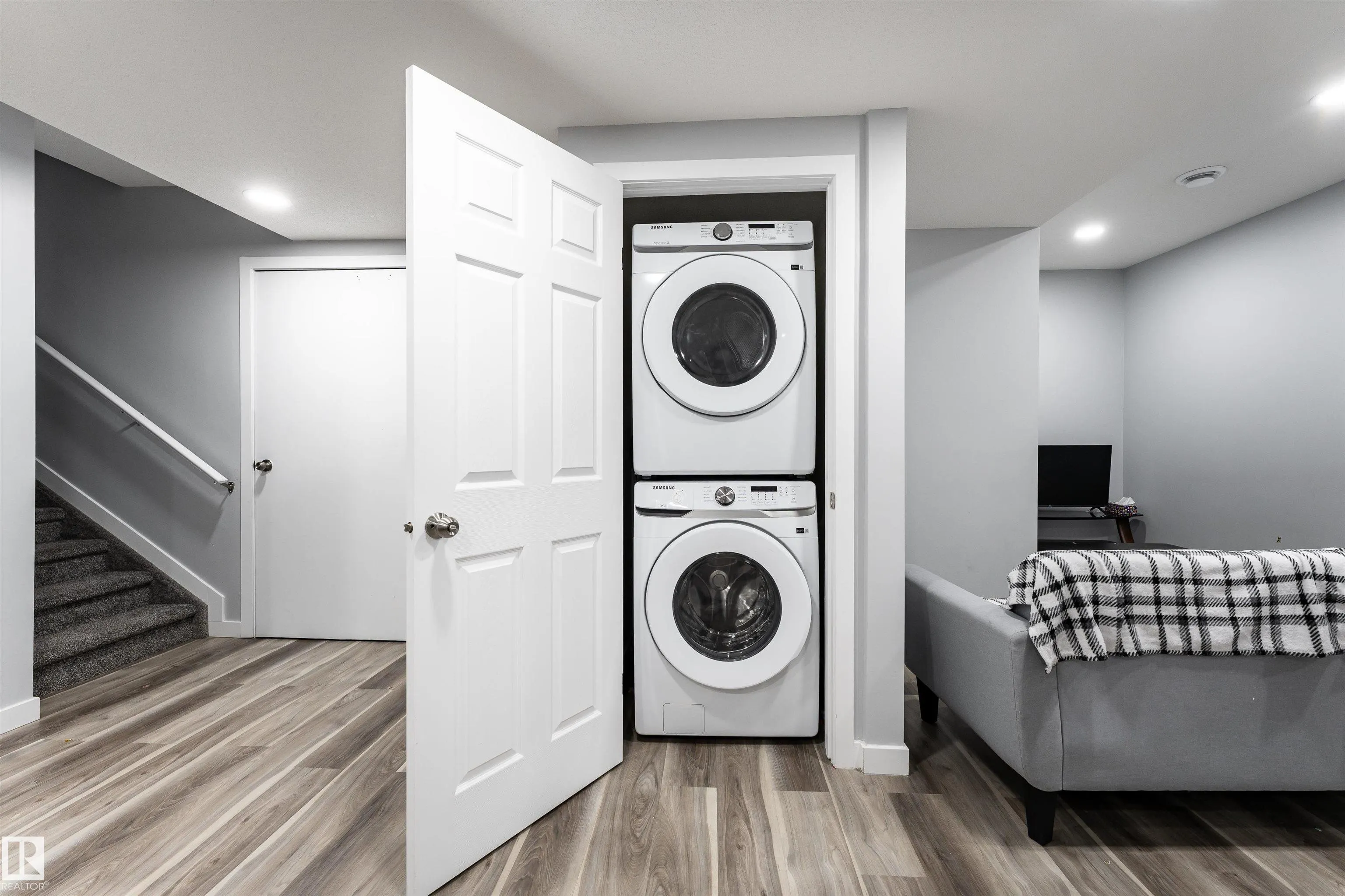 5710 CAUTLEY Crescent