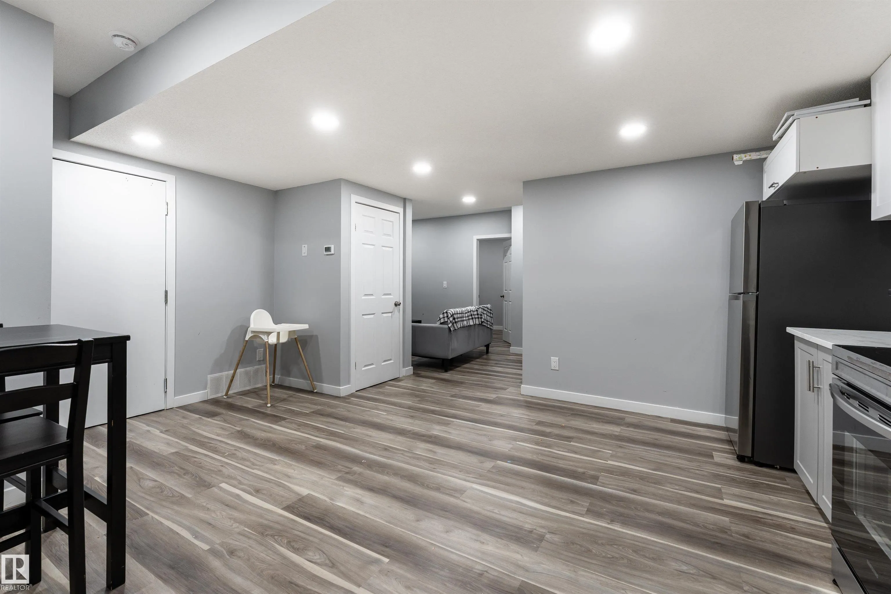 5710 CAUTLEY Crescent