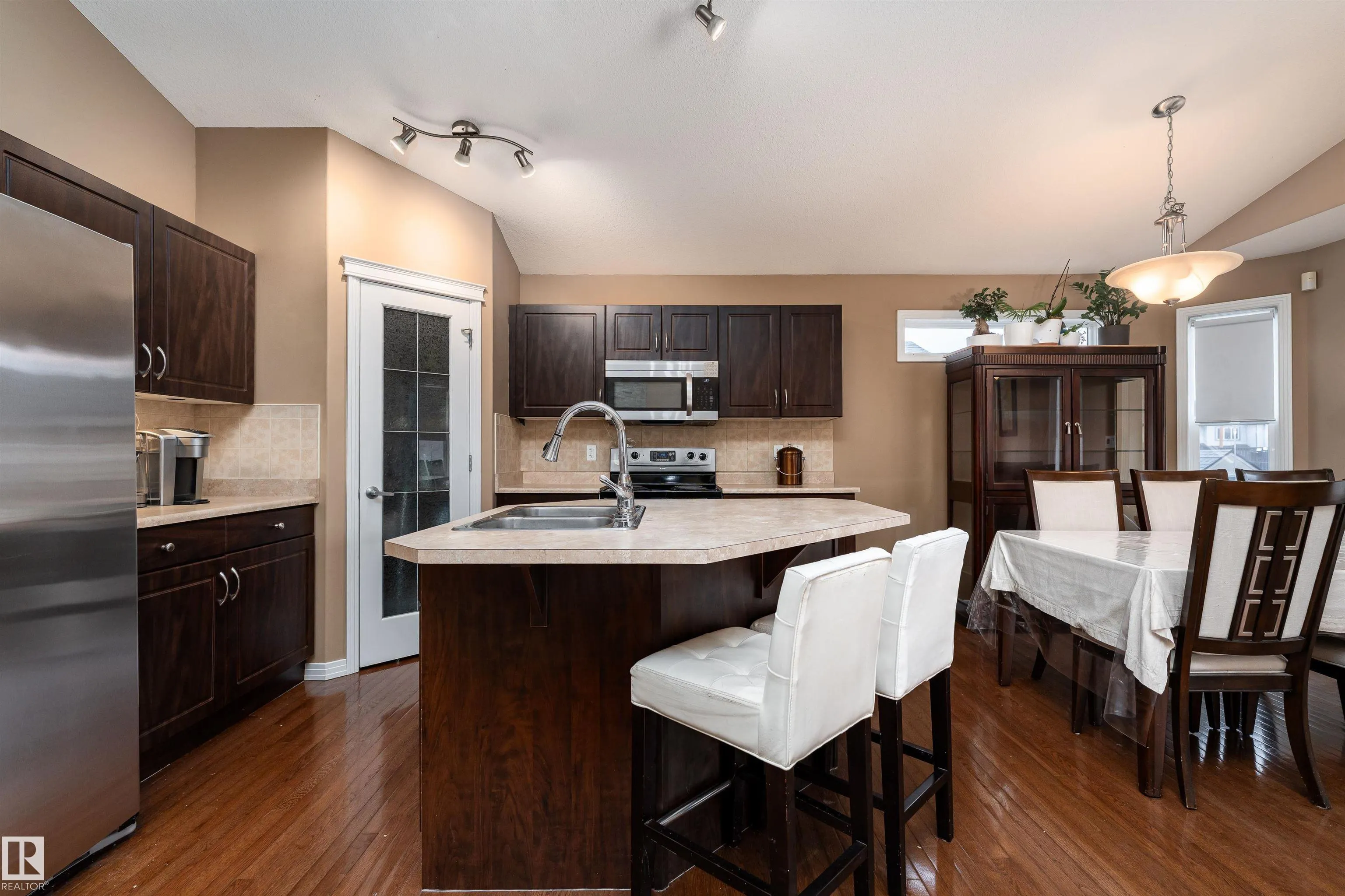 166 RUE MAGNAN Street