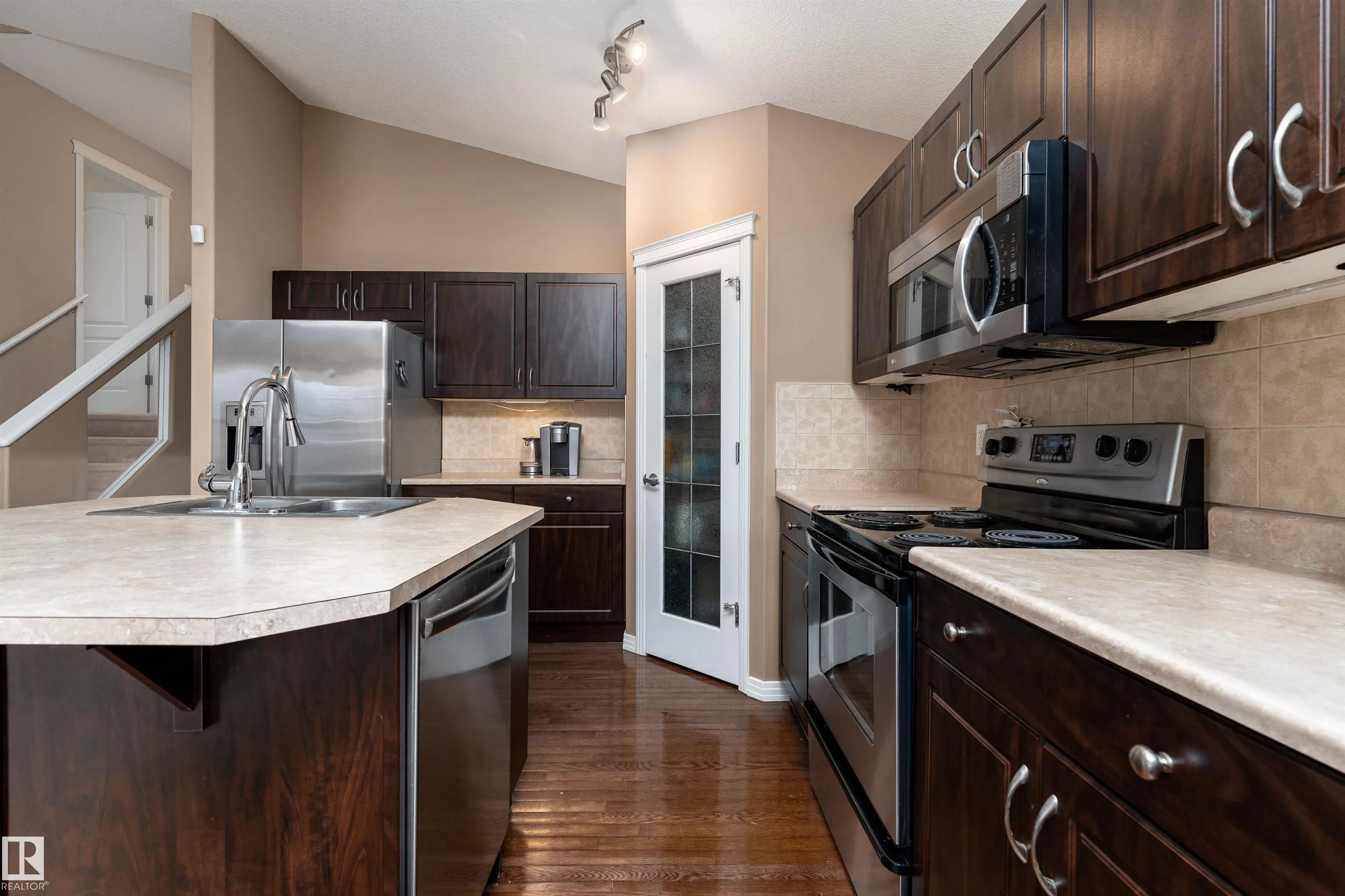 166 RUE MAGNAN Street