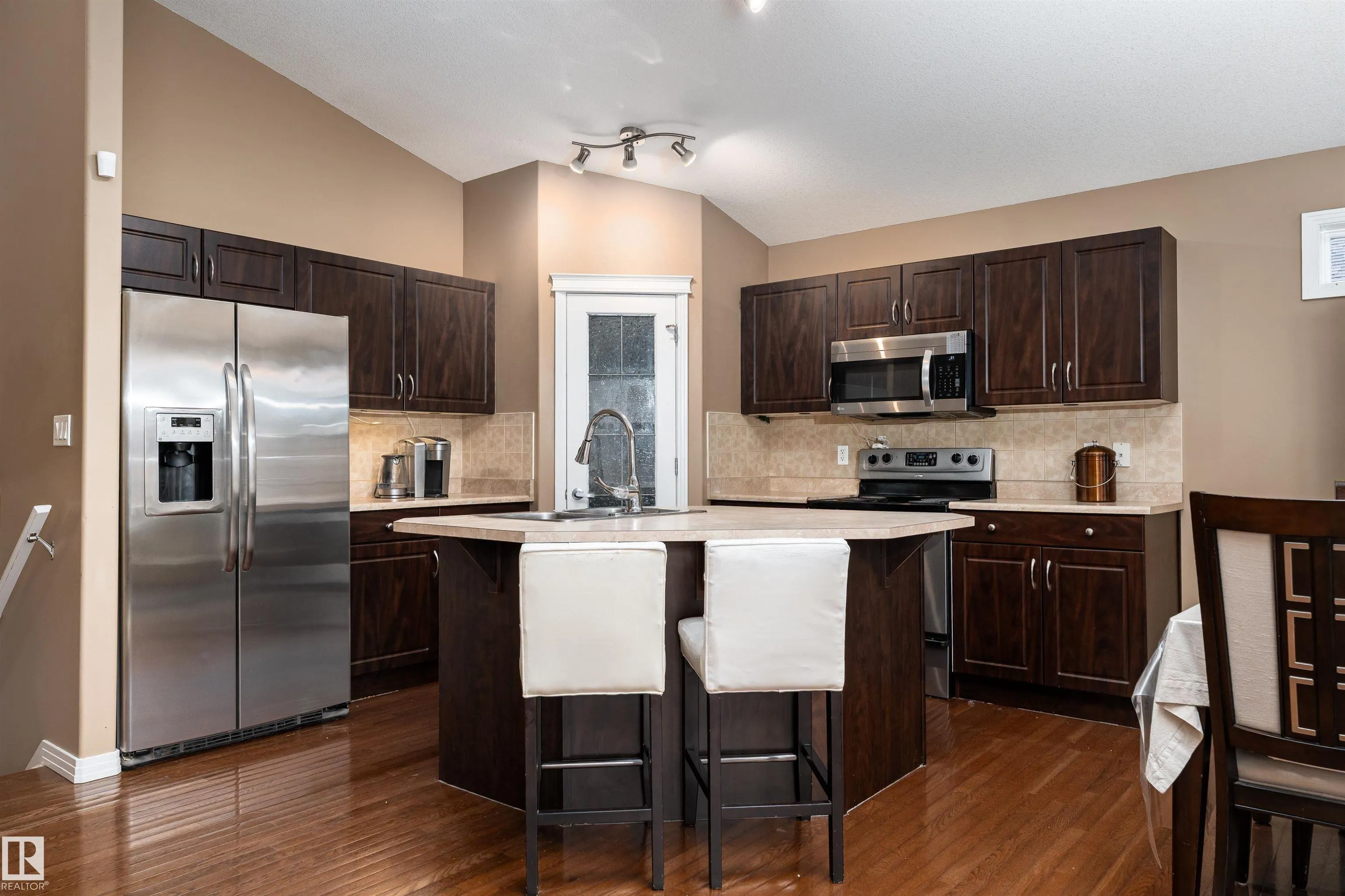 166 RUE MAGNAN Street