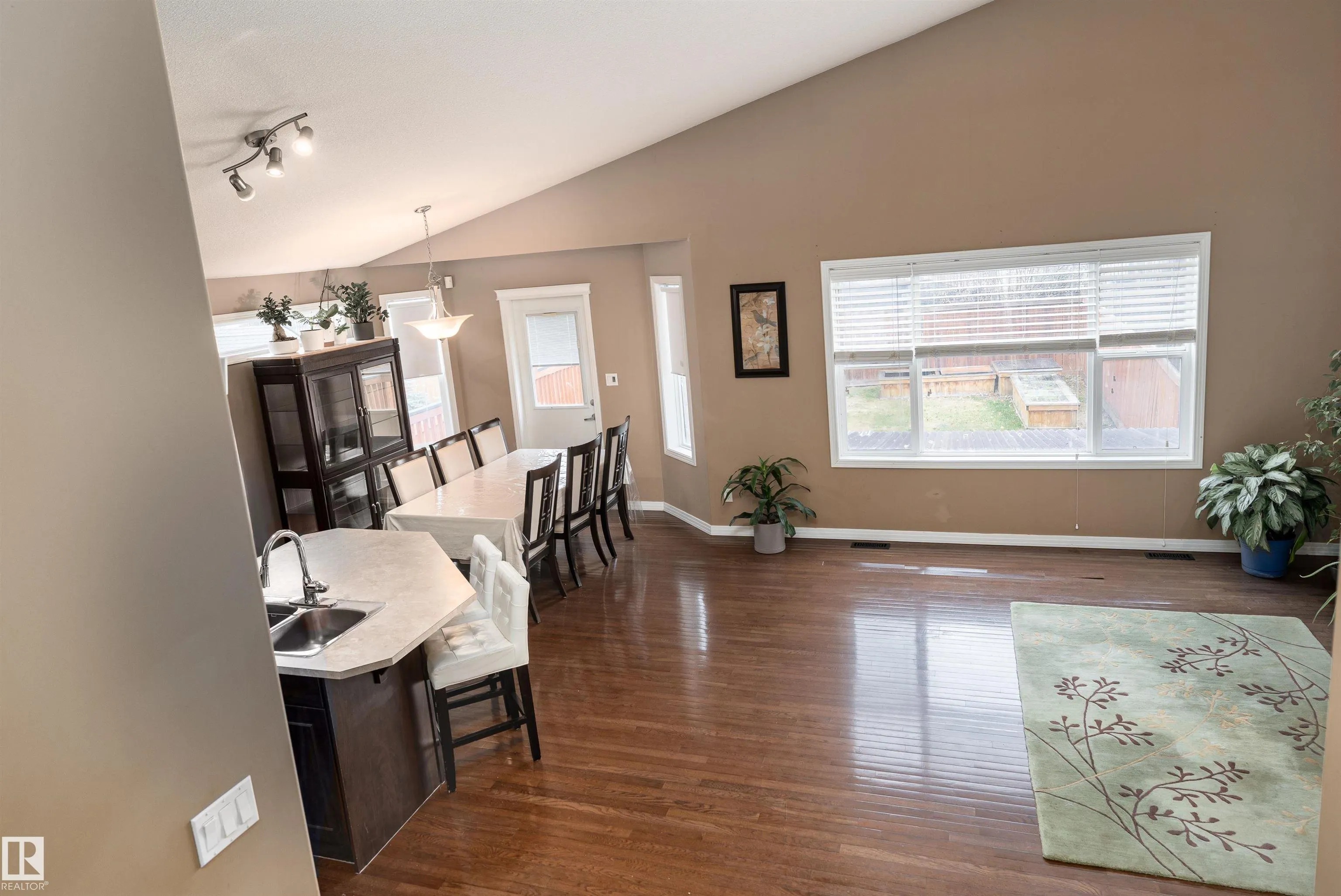 166 RUE MAGNAN Street