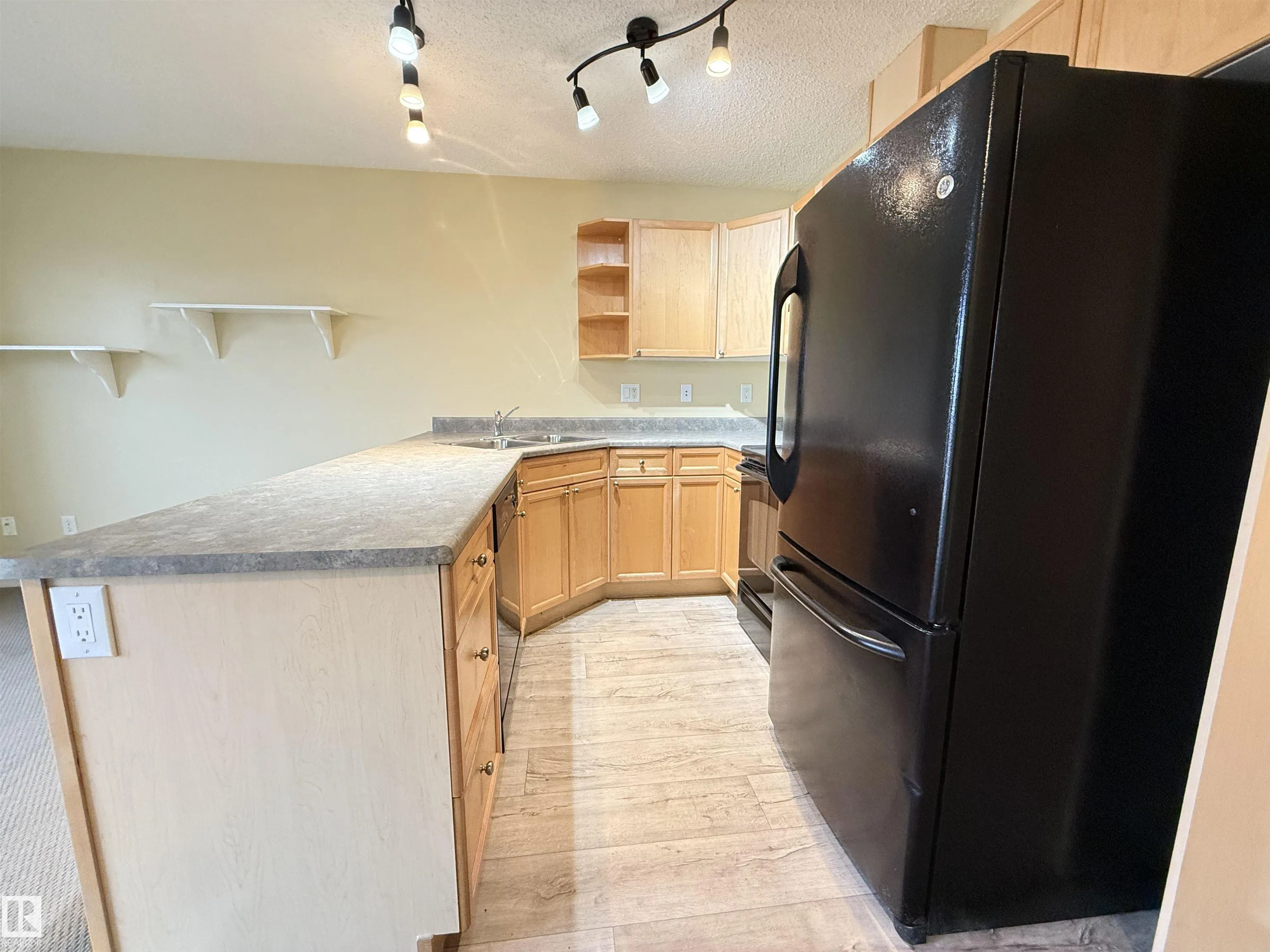 451 HYNDMAN Crescent