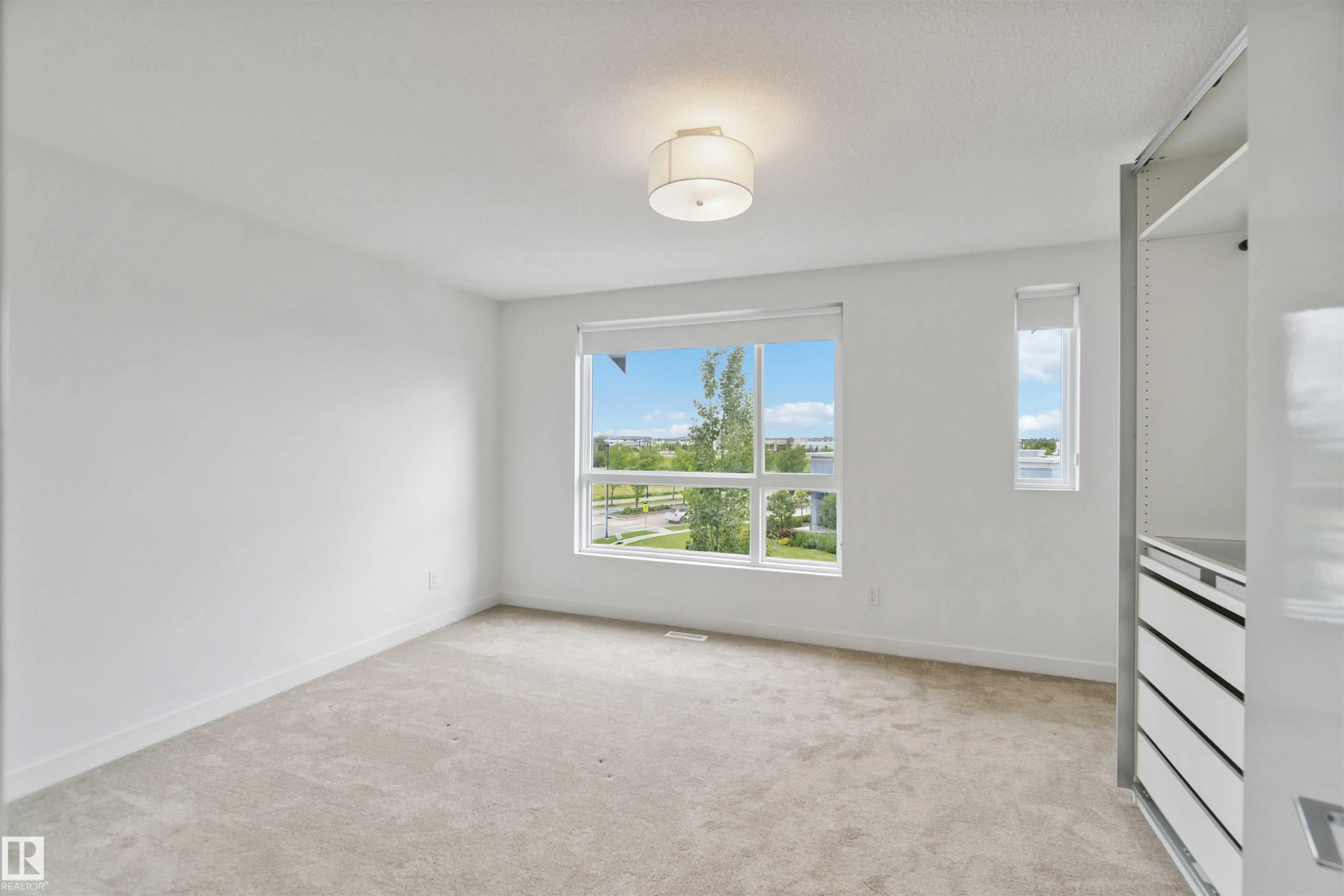 100 JENSEN LAKES Boulevard